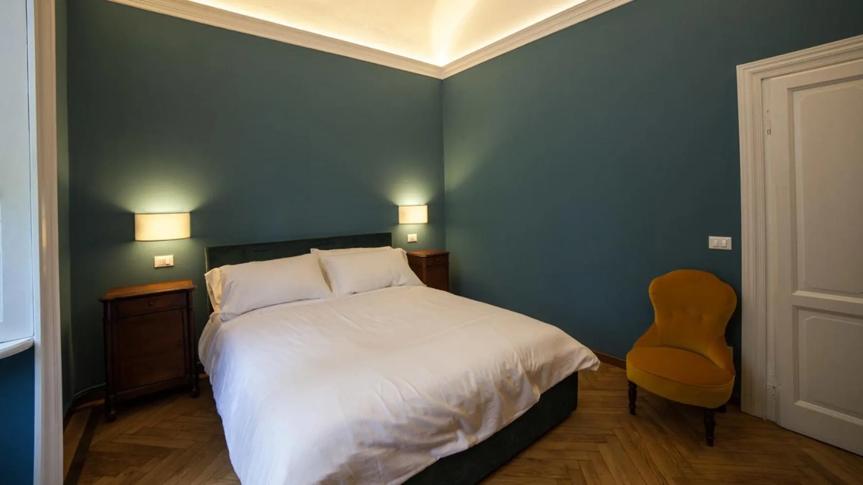 Photo of the whole room, Bed in Venegoni Maison De Charme