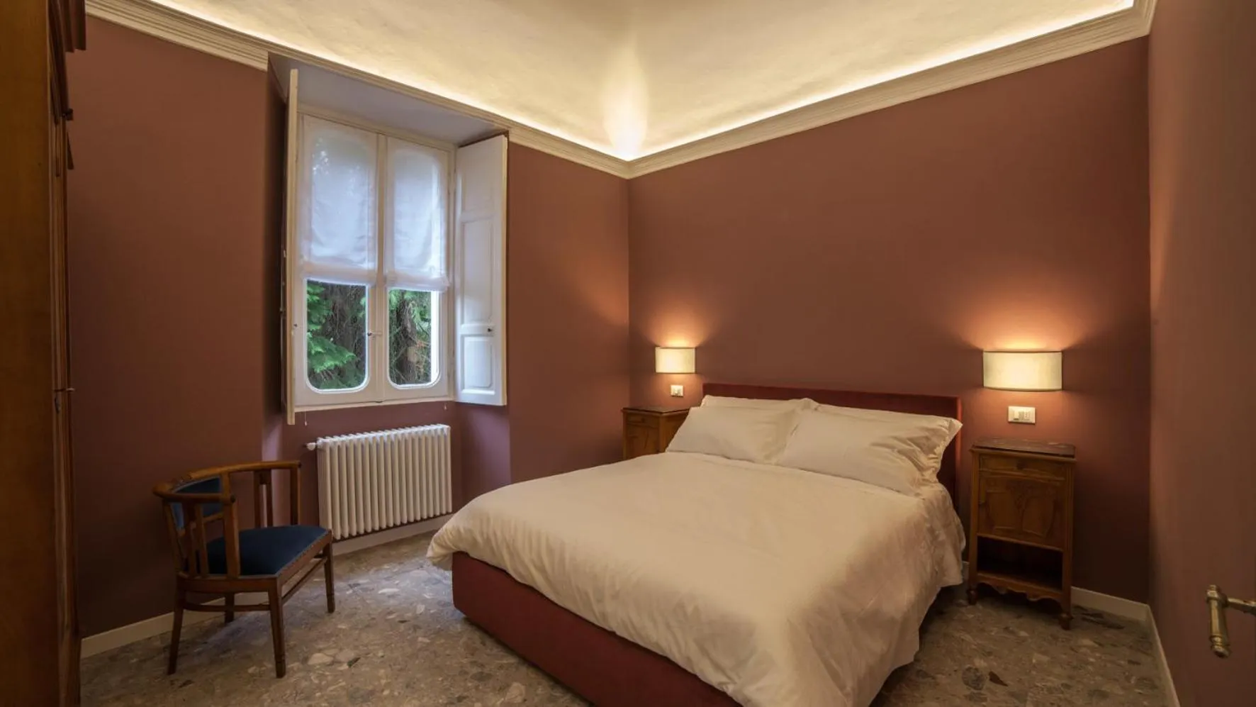 Photo of the whole room, Bed in Venegoni Maison De Charme