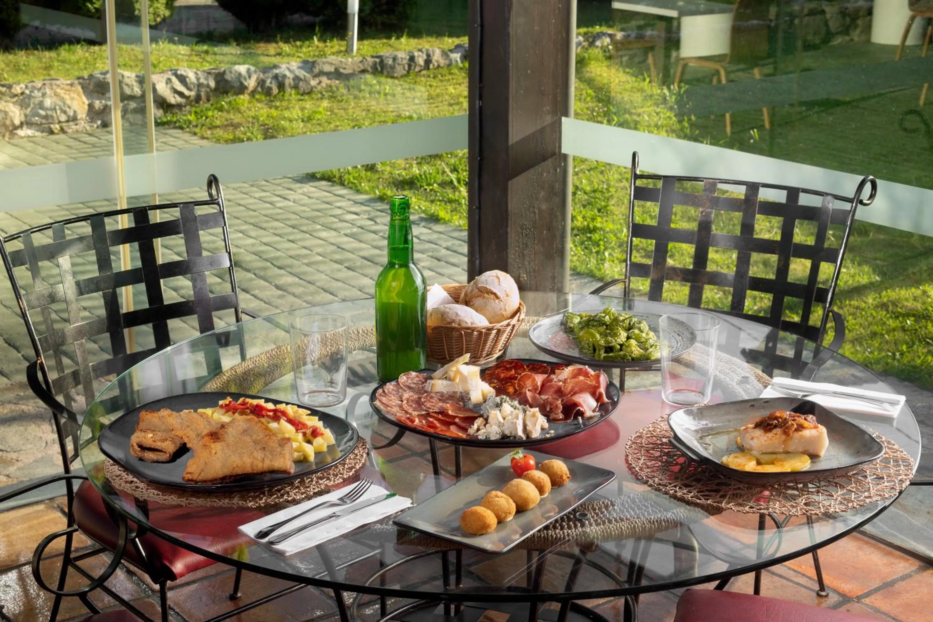 Meals in Globales Playa de Las Llanas