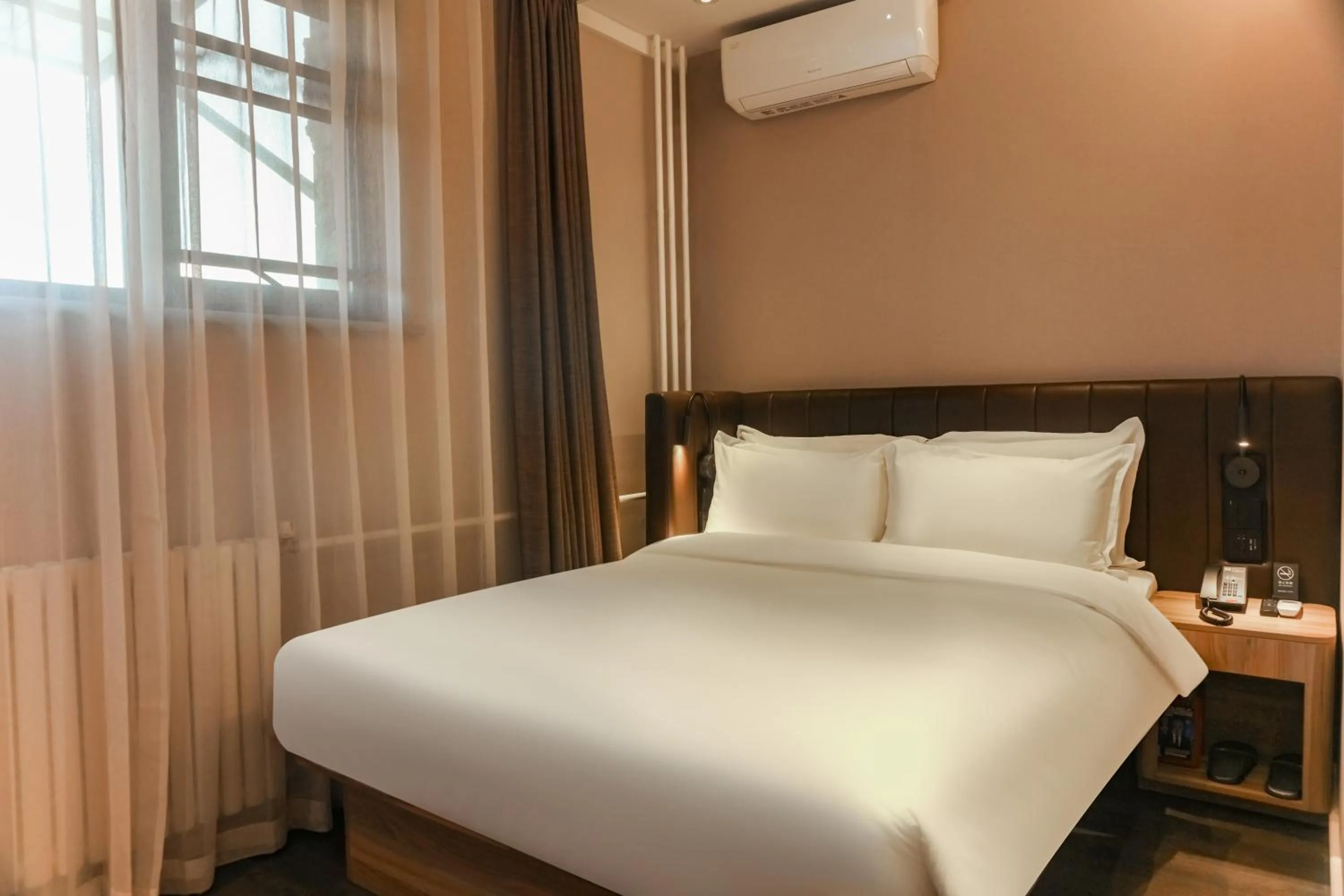 Photo of the whole room, Bed in Hanting Hotel Beijing Zhixin Road University of Science and Technology