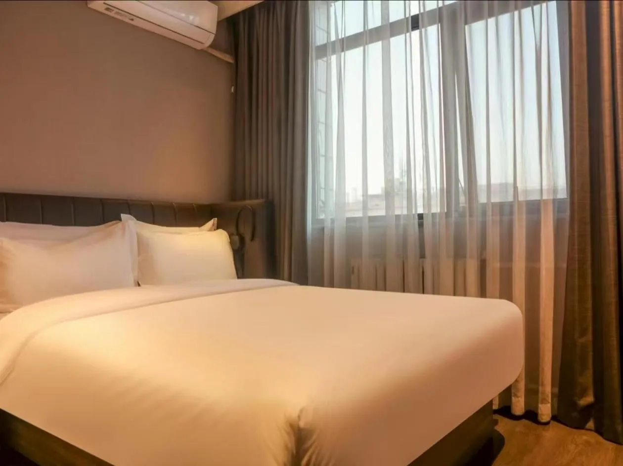 Photo of the whole room, Bed in Hanting Hotel Beijing Zhixin Road University of Science and Technology