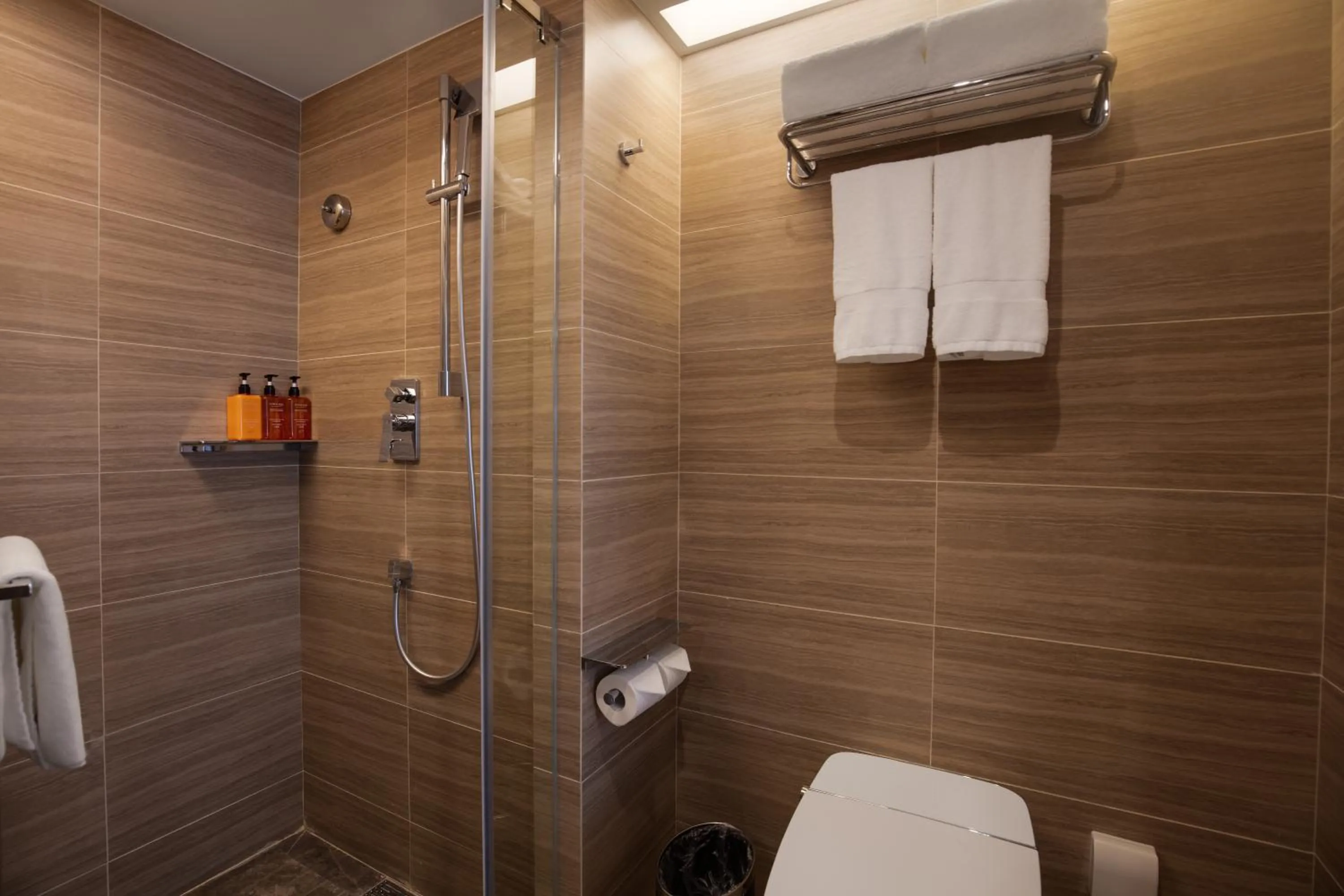 Shower in Orange Beijing Yansha Landmark Hotel