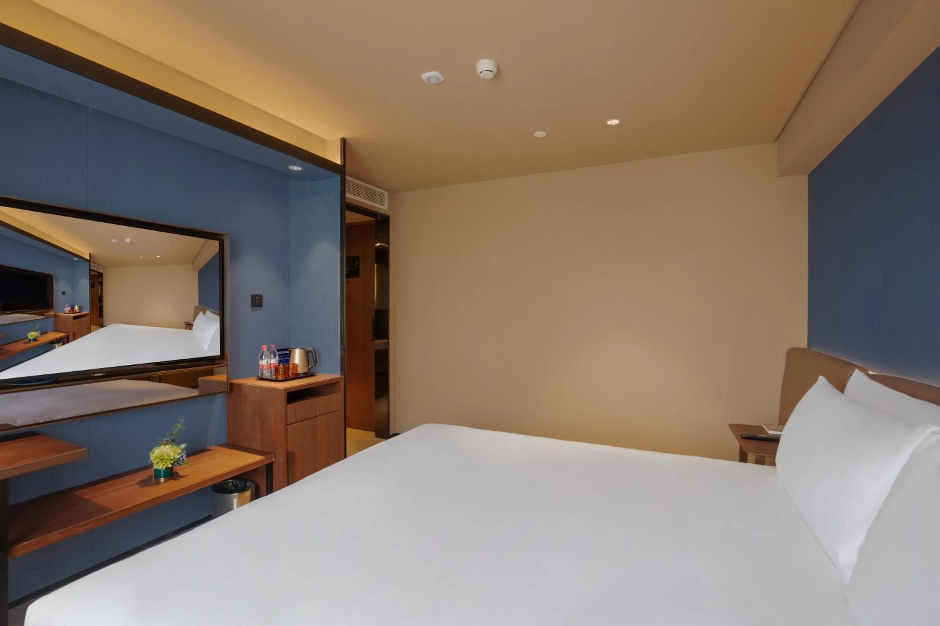 Photo of the whole room in Orange Beijing Yansha Landmark Hotel