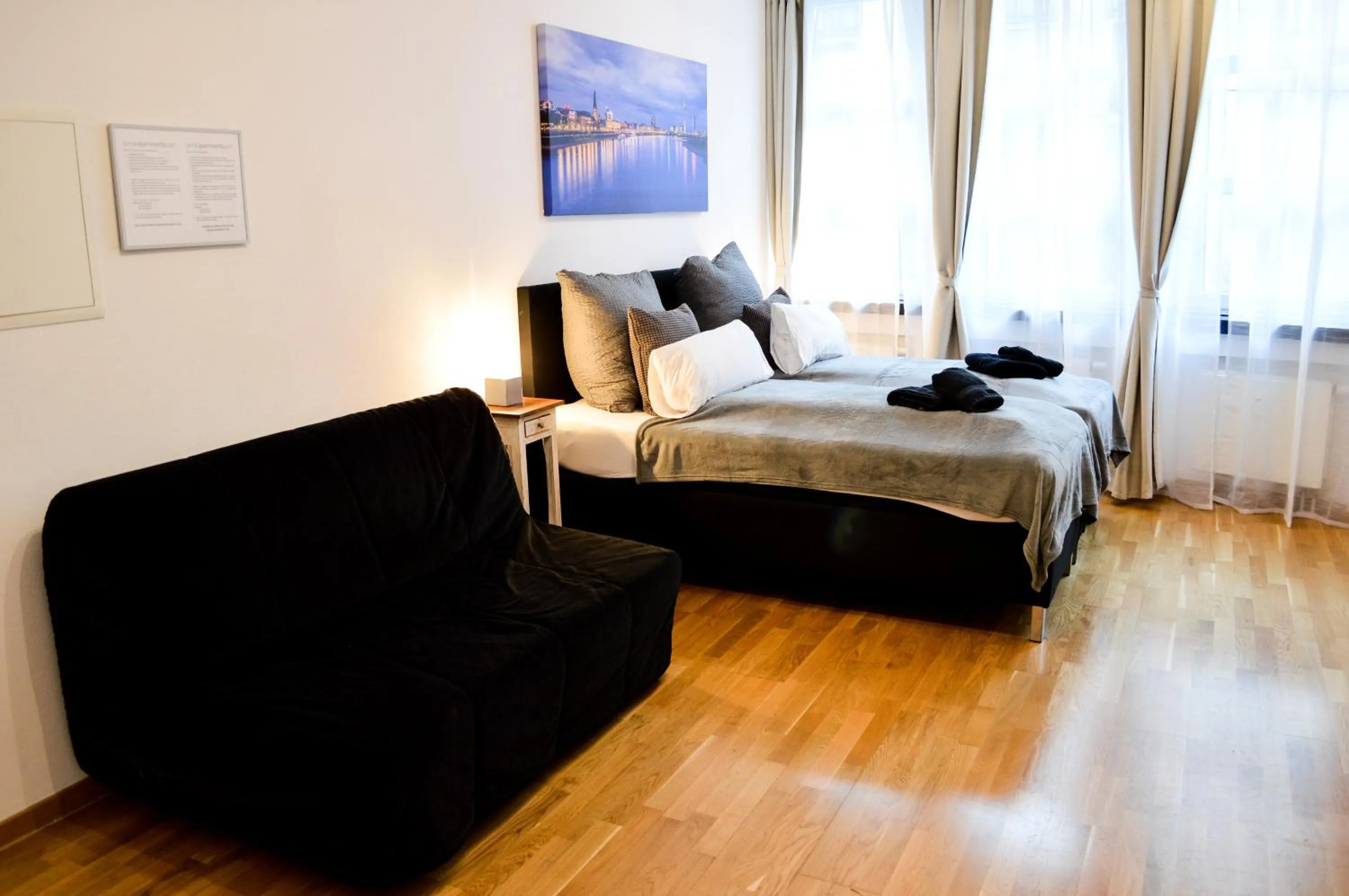 Living room, Bed in Centerapartments Tonhallenstraße