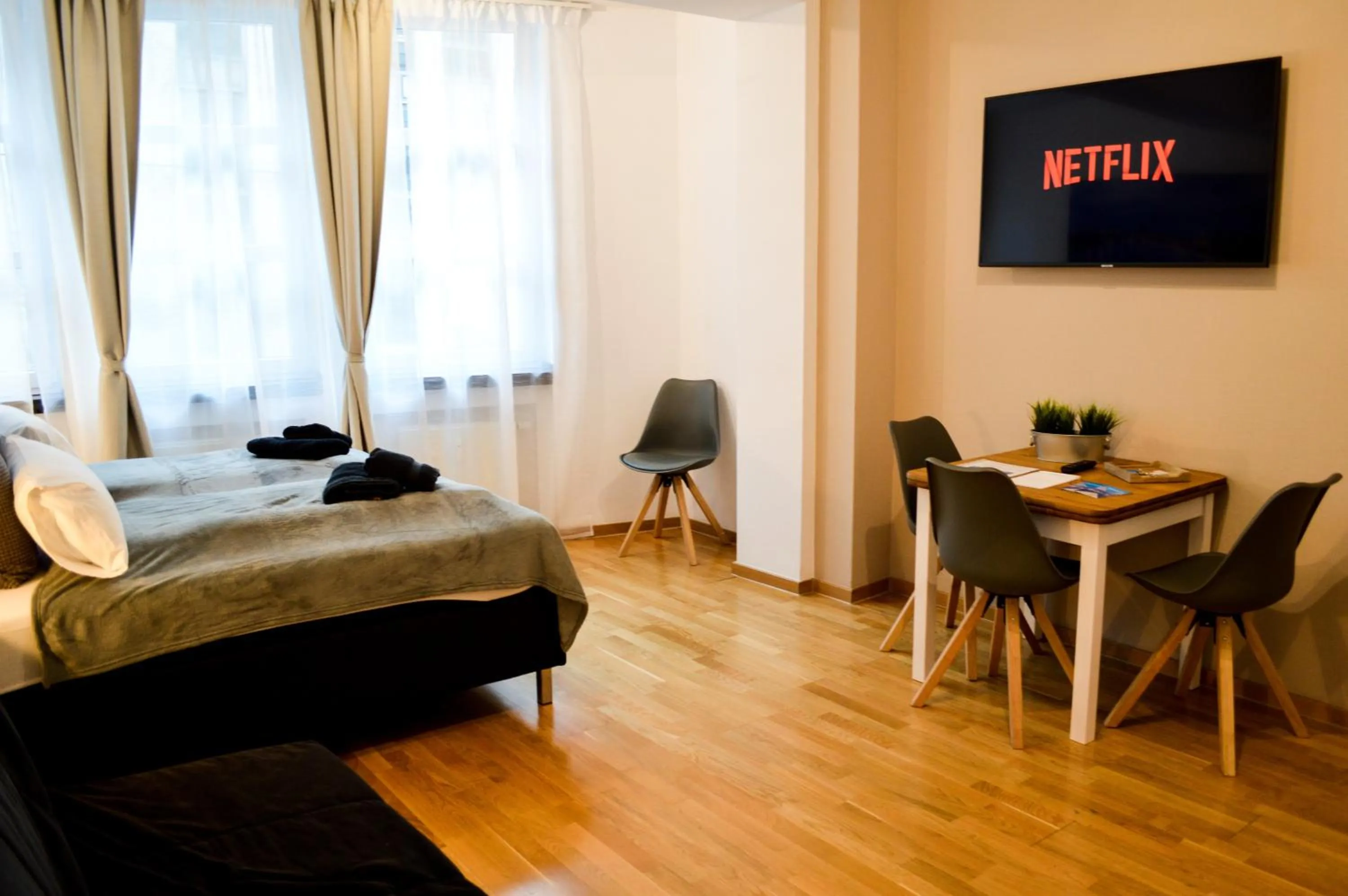 TV and multimedia, Bed in Centerapartments Tonhallenstraße