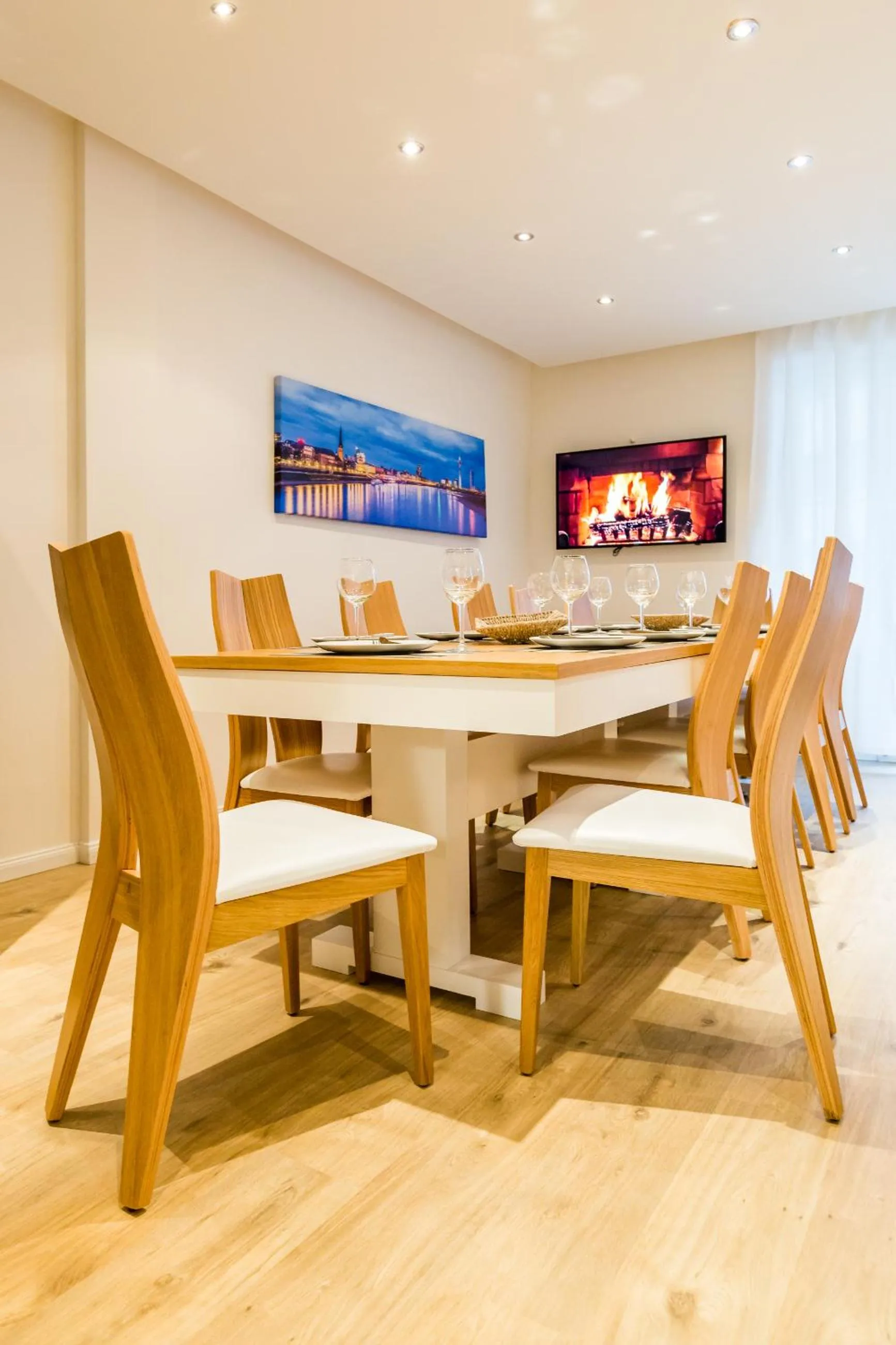 Dining area in Centerapartments Tonhallenstraße