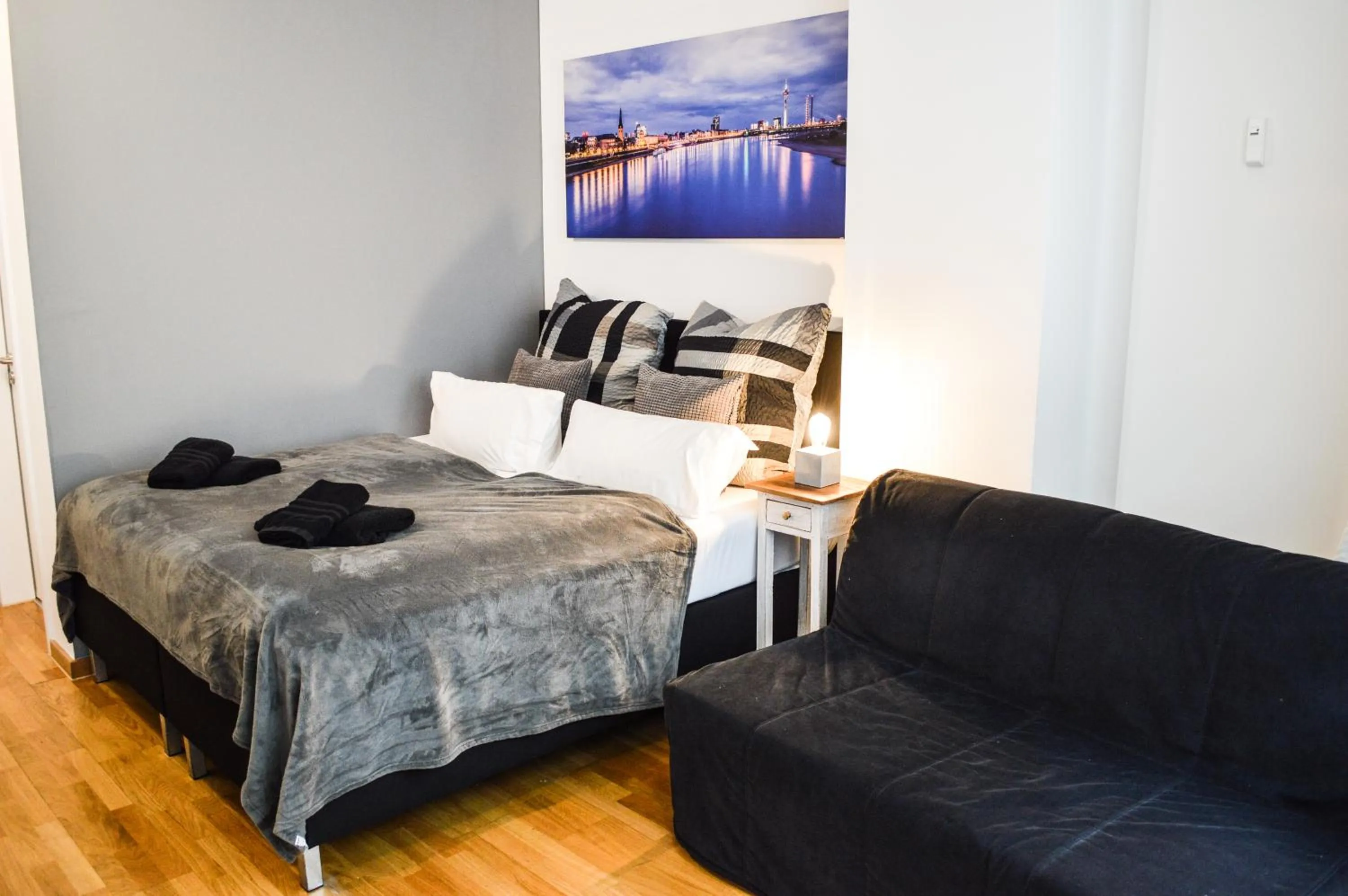 Seating area, Bed in Centerapartments Tonhallenstraße