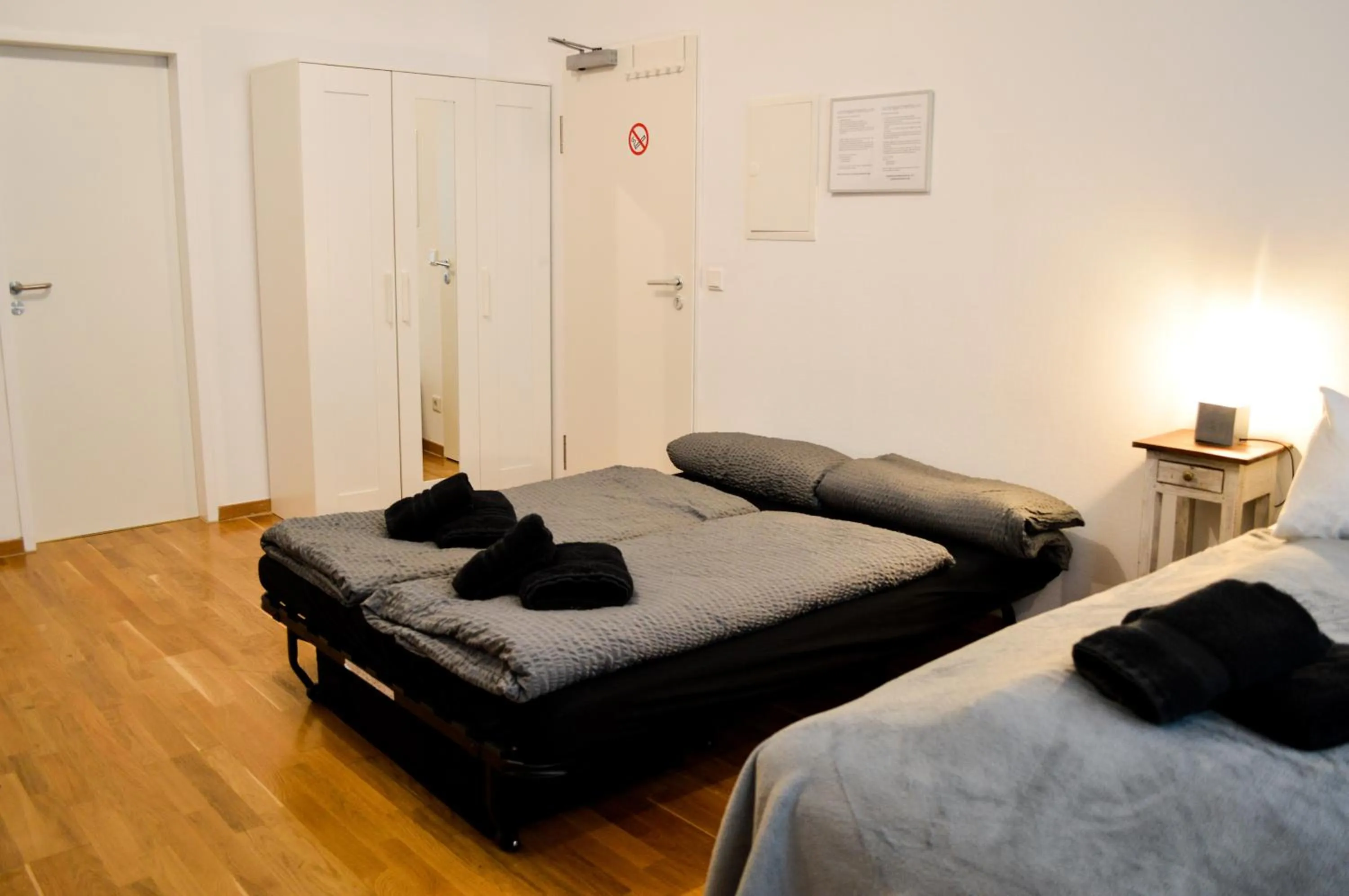 Living room, Bed in Centerapartments Tonhallenstraße