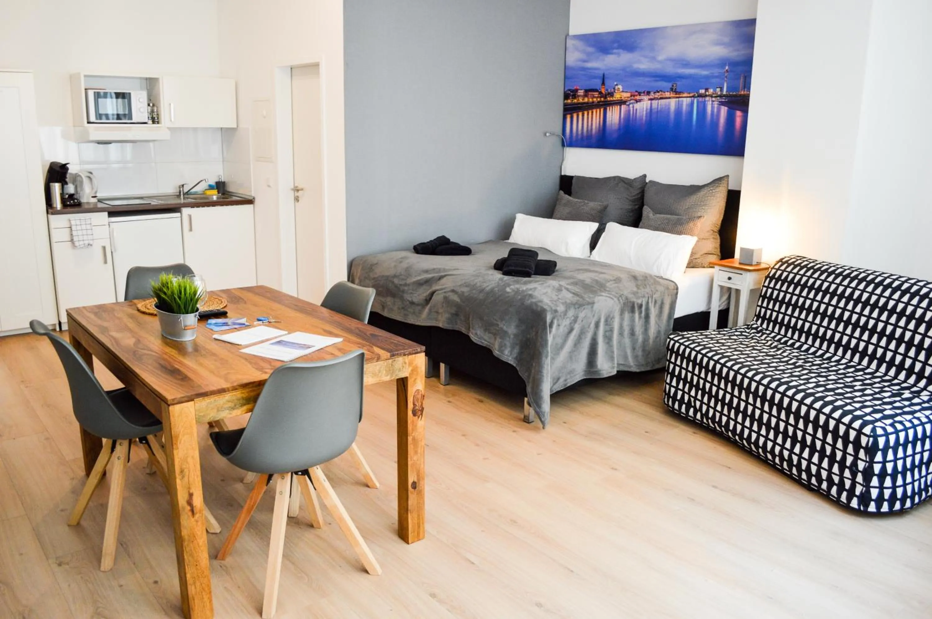 Seating area, Bed in Centerapartments Tonhallenstraße