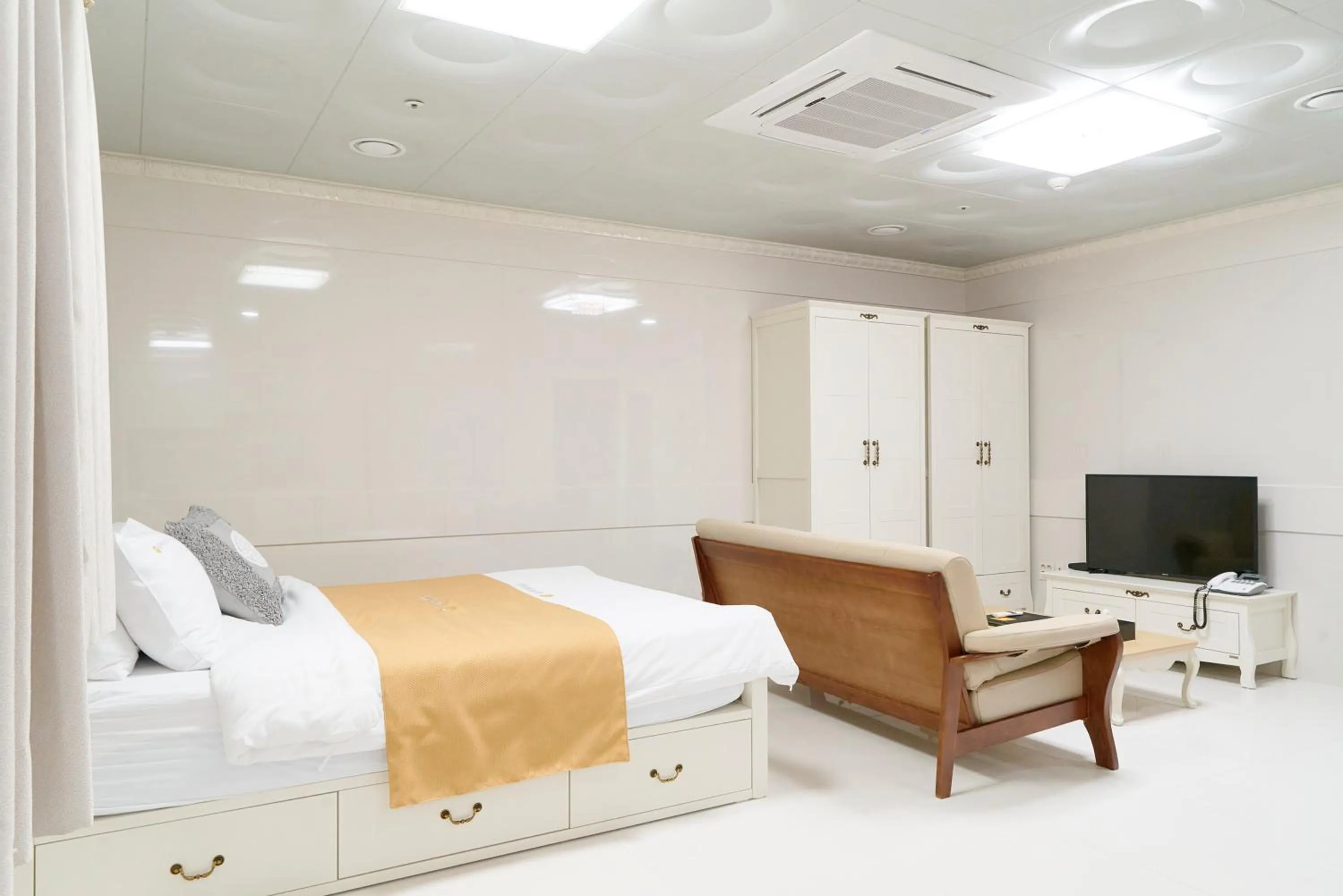 Bed in Taebaek Hotel