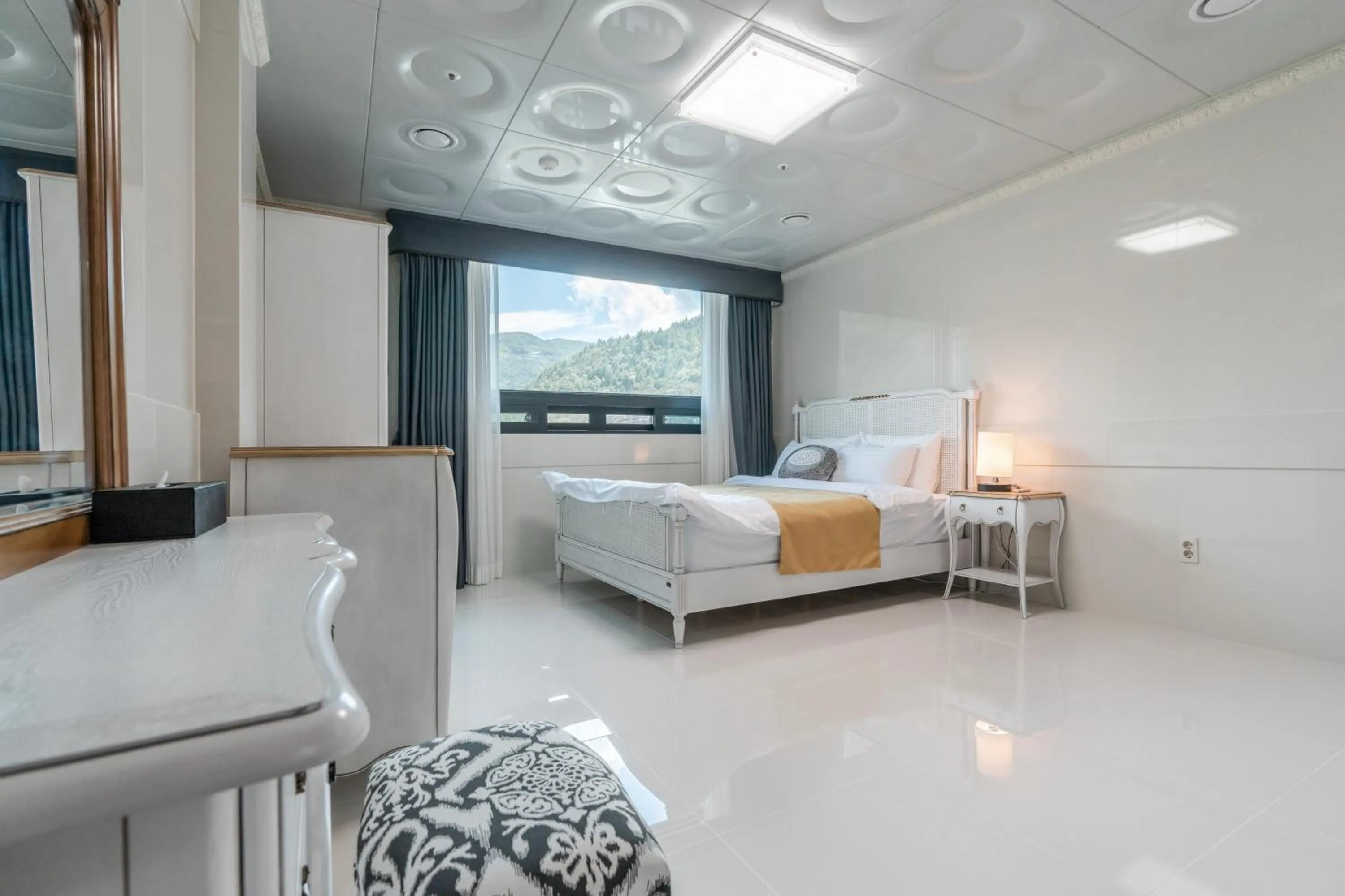 Bed in Taebaek Hotel