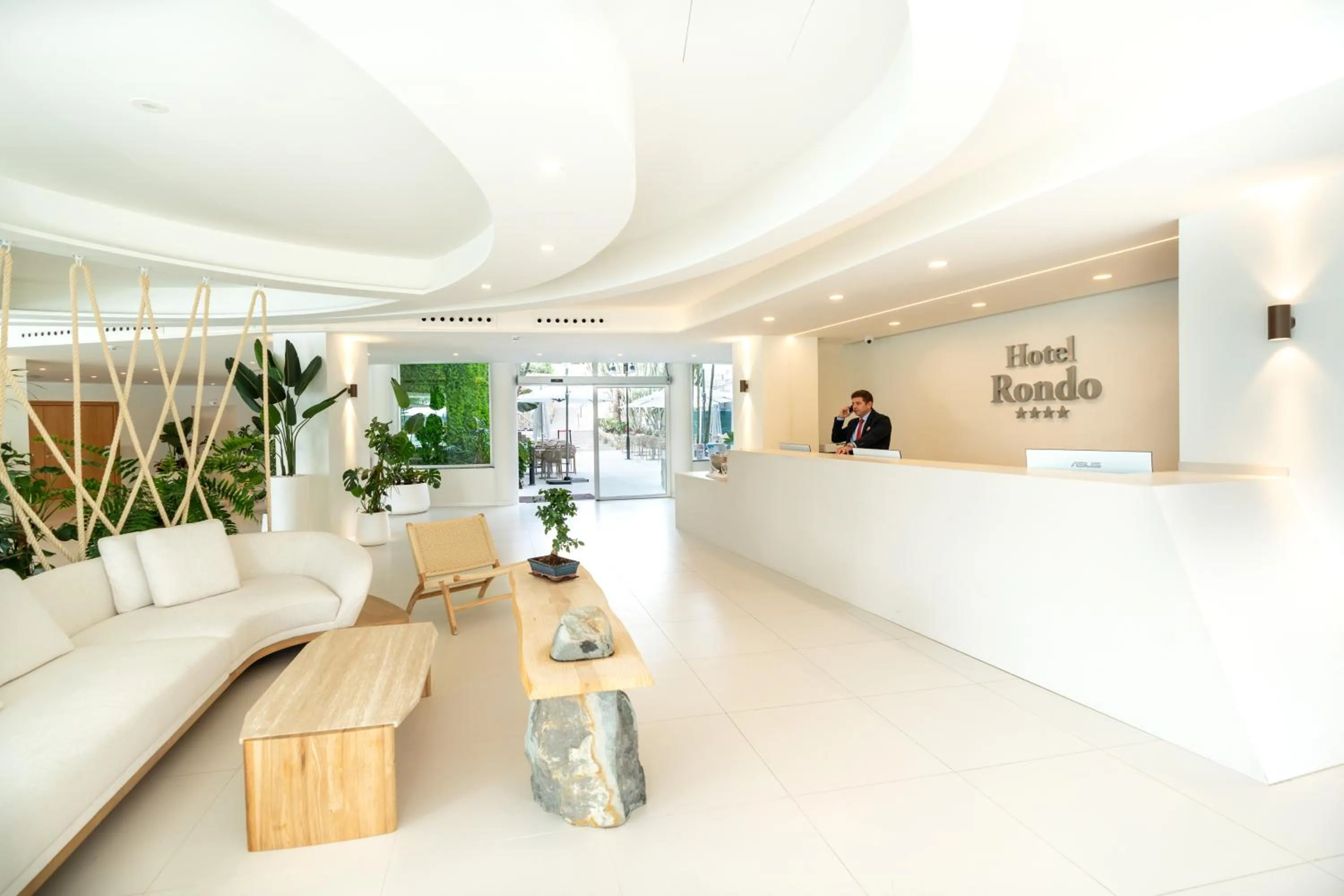 Lobby or reception in HL Rondo Hotel