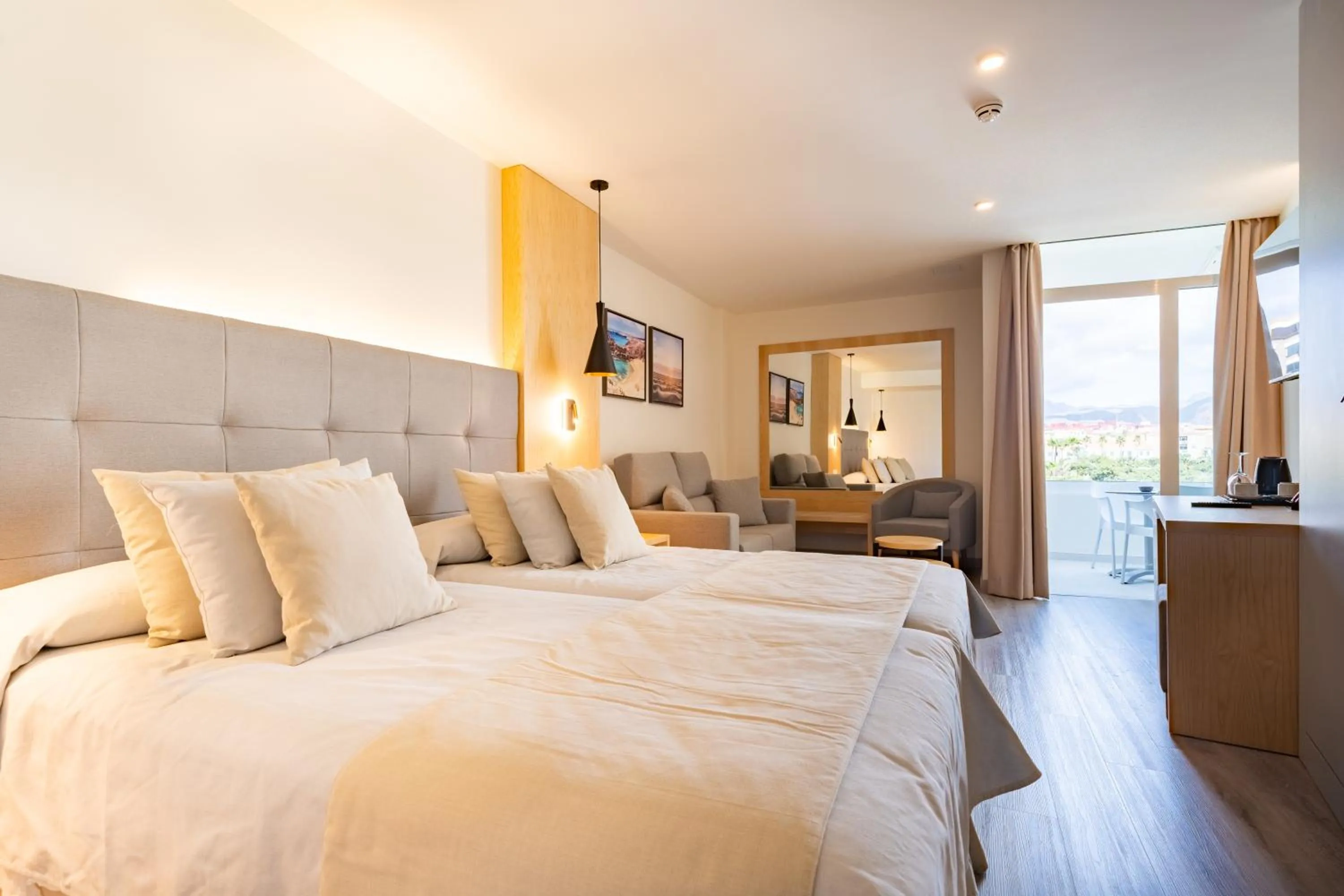 Bed in HL Rondo Hotel