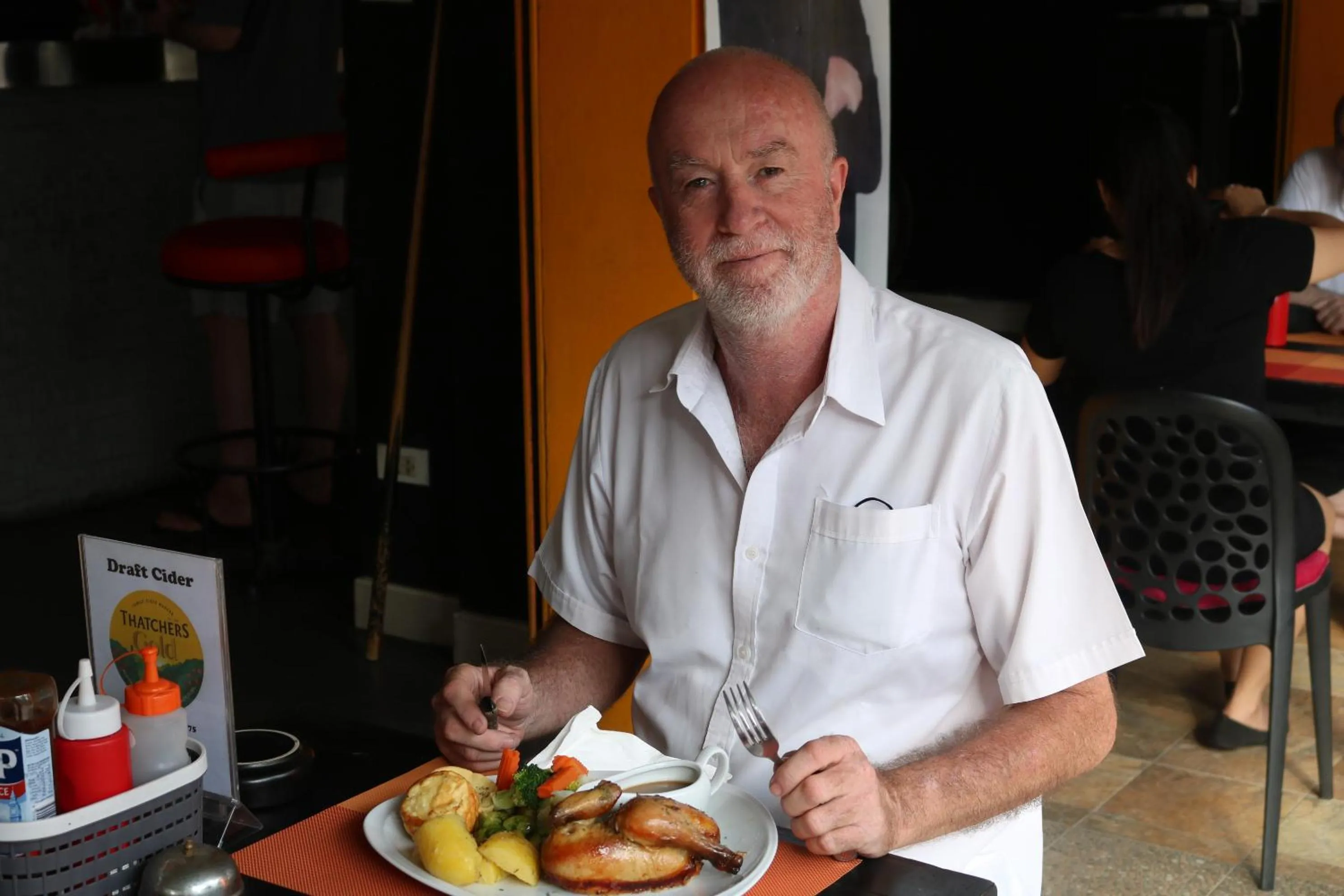 Hideaway Guest House And Bar