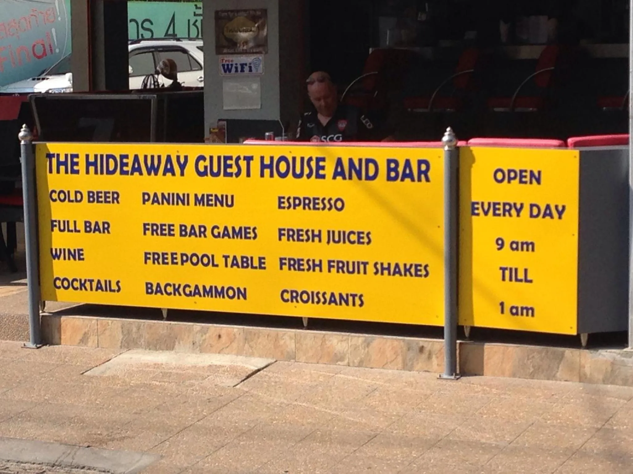 Hideaway Guest House And Bar