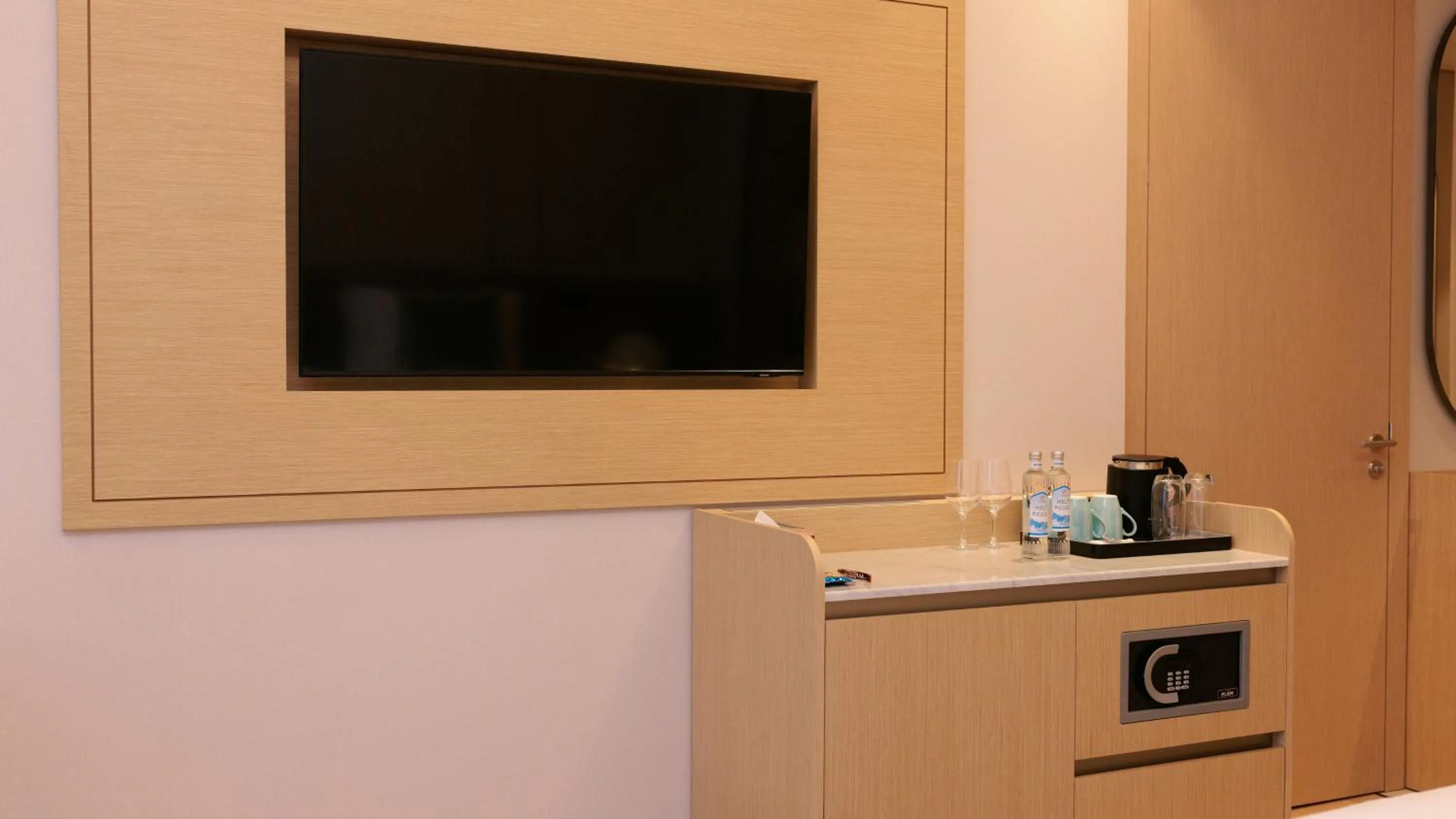 Coffee/tea facilities in Crowne Plaza Dushanbe by IHG