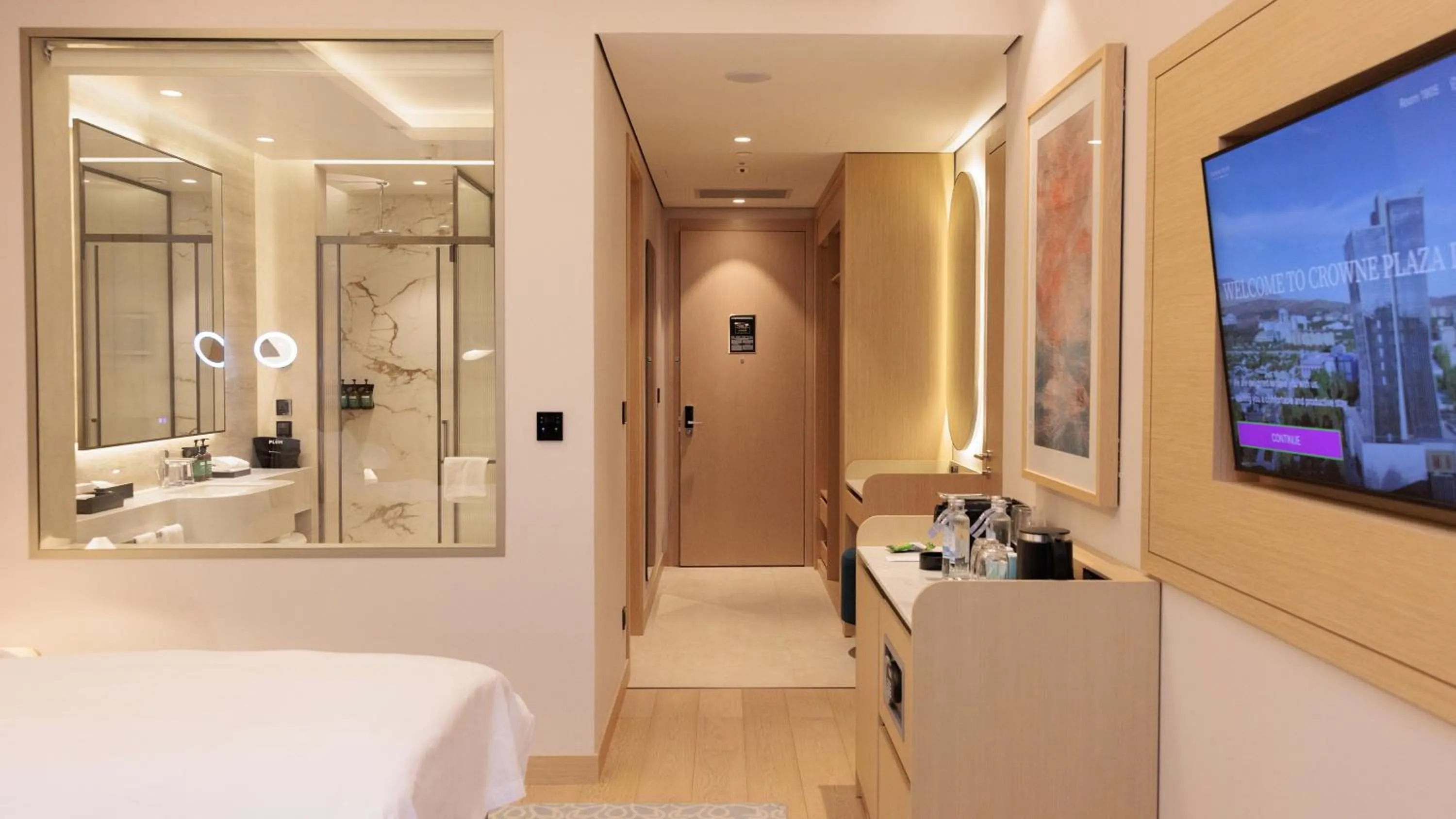 Photo of the whole room, Bed in Crowne Plaza Dushanbe by IHG