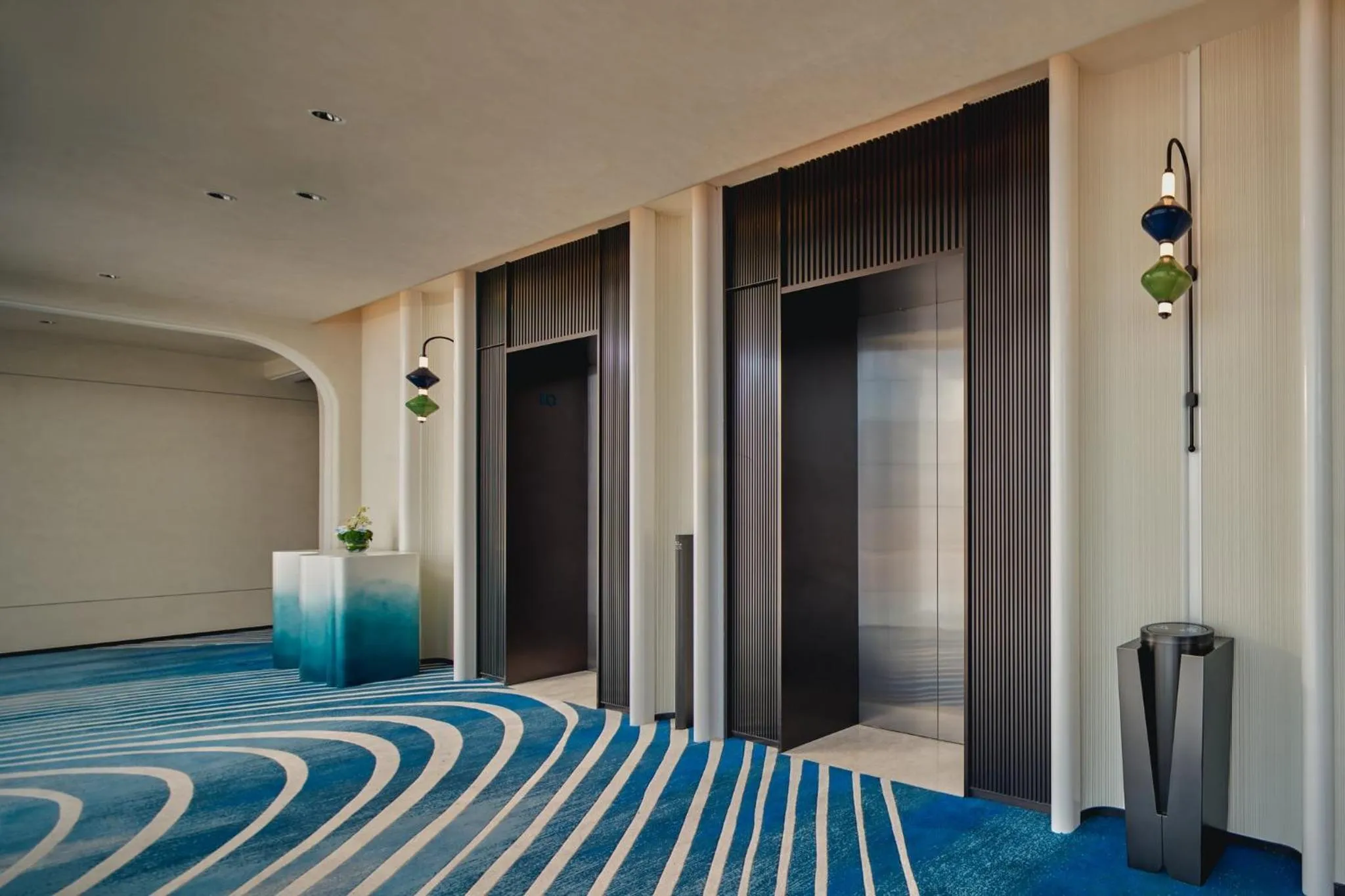 Lobby or reception, Bed in Hotel Indigo Shanghai Harbour City