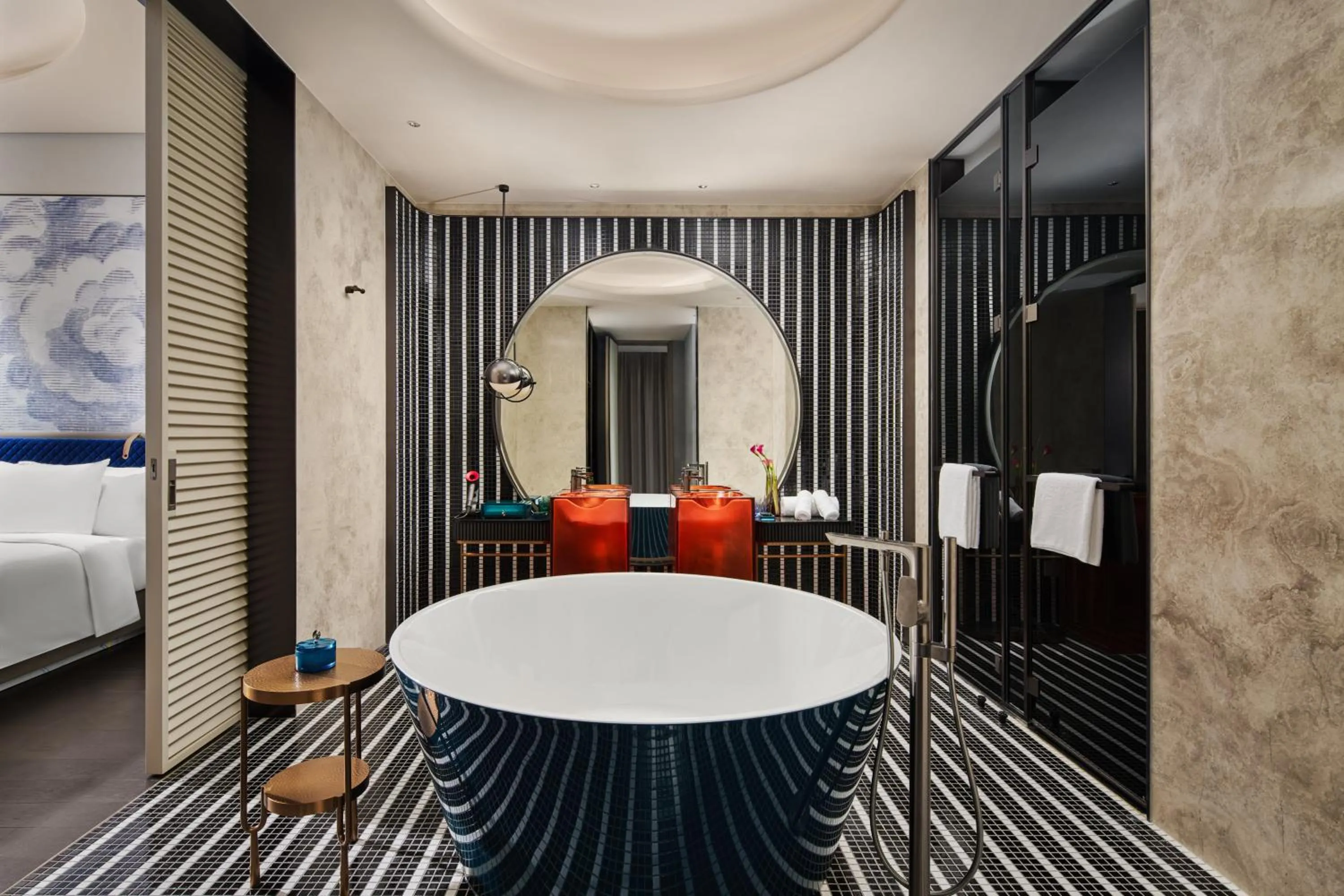 Shower, Bed in Hotel Indigo Shanghai Harbour City