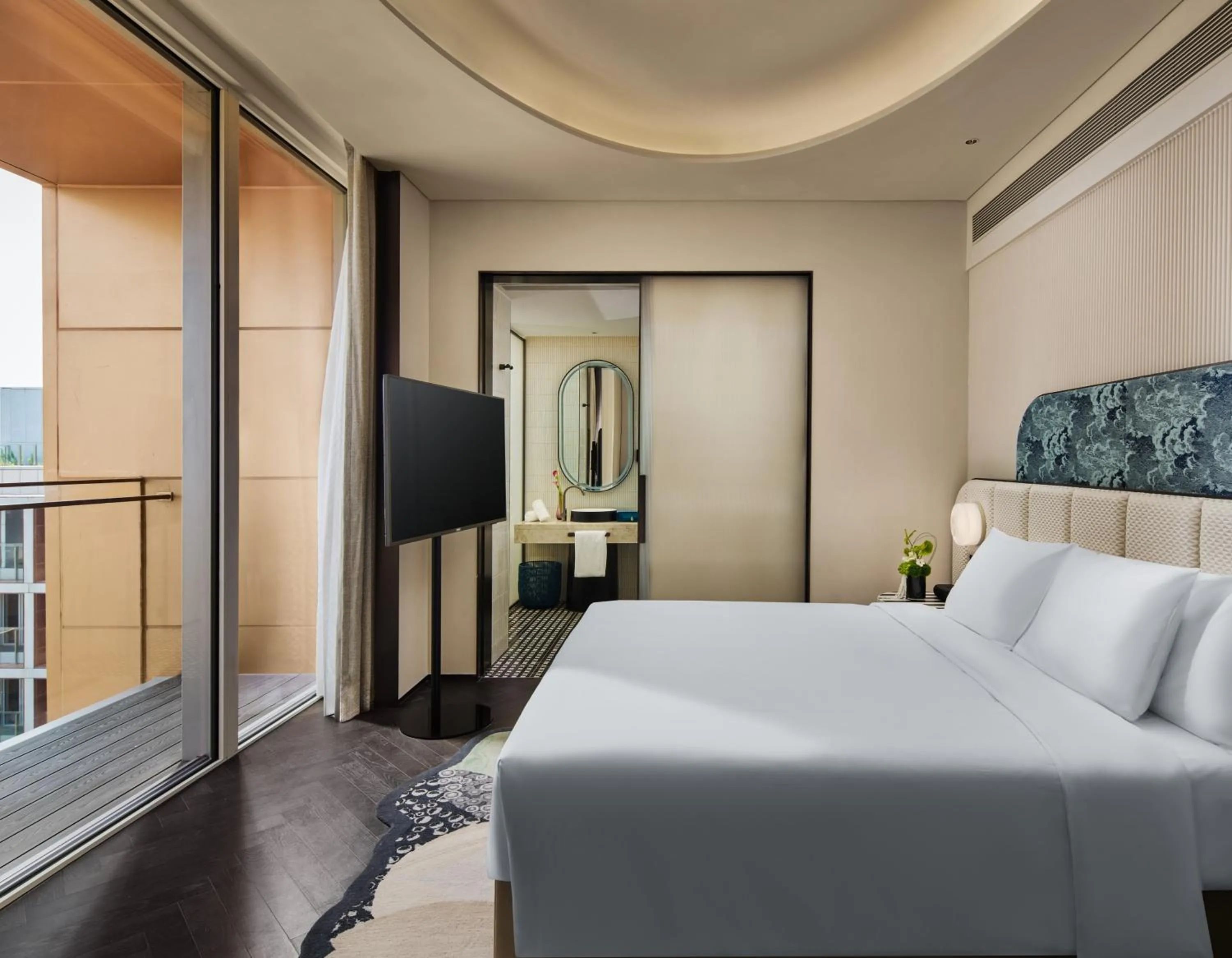 Bedroom, Bed in Hotel Indigo Shanghai Harbour City