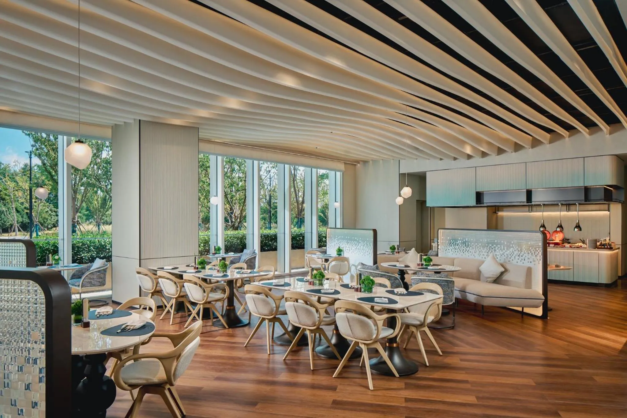 Restaurant/places to eat in Hotel Indigo Shanghai Harbour City