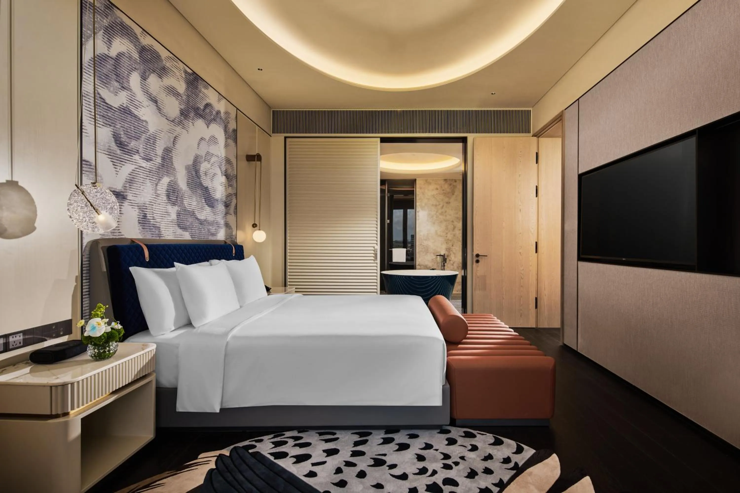 Photo of the whole room, Bed in Hotel Indigo Shanghai Harbour City