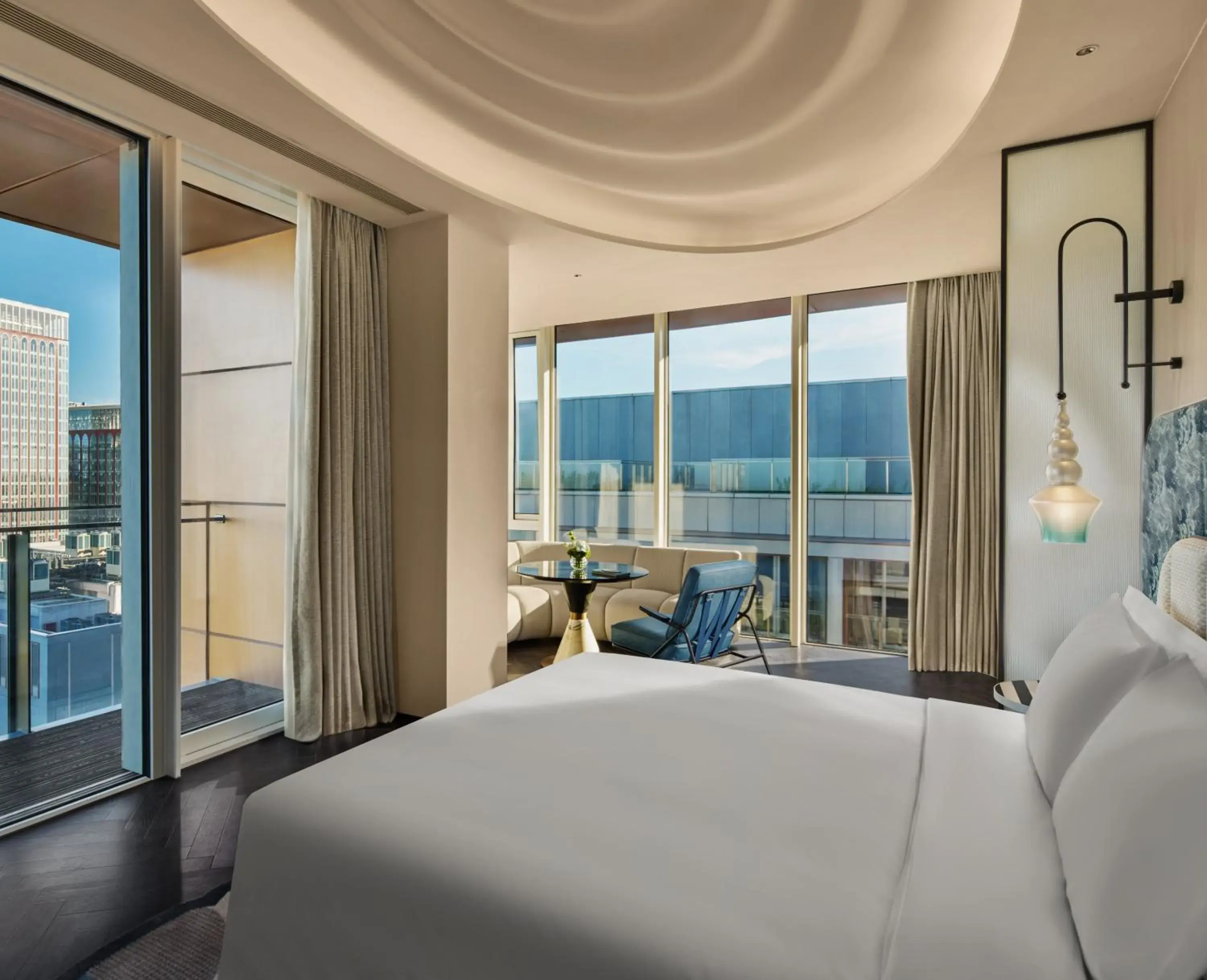 Premium King Room with Balcony in Hotel Indigo Shanghai Harbour City Premium King Room with Balcony in Hotel Indigo Shanghai Harbour City