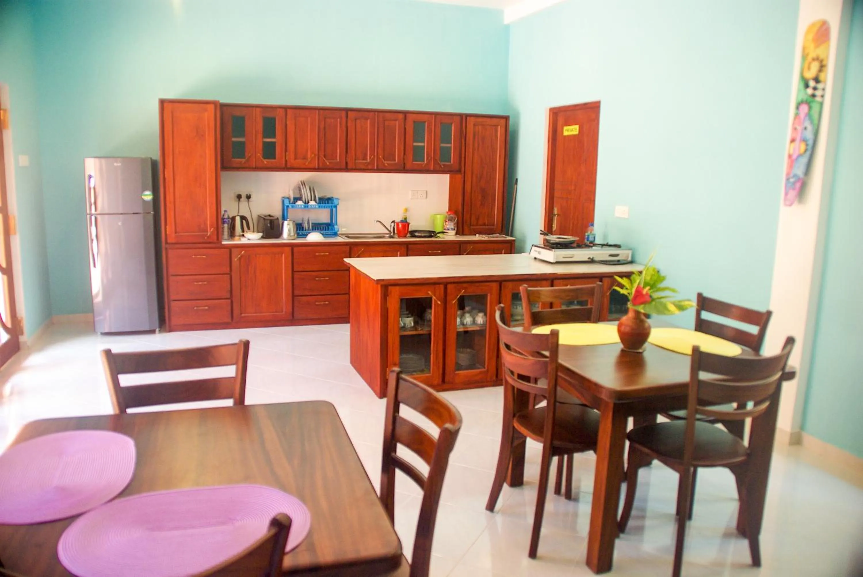 Communal kitchen in King Coconut Lodge