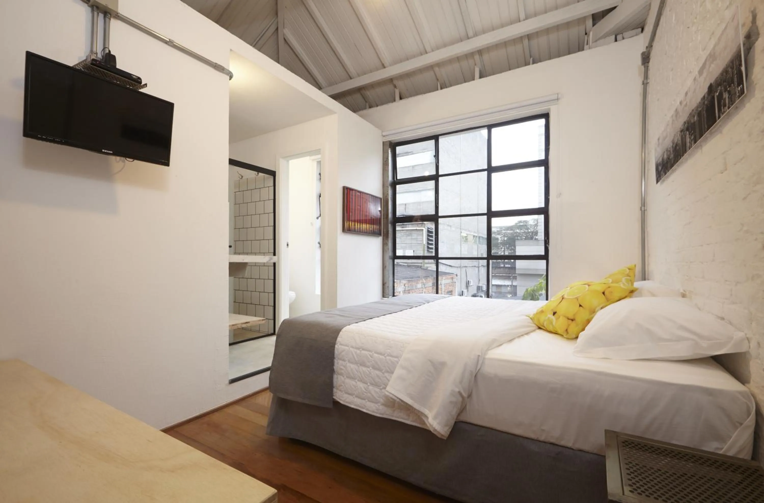 Bedroom, Bed in Guest Urban Hotel Design Pinheiros