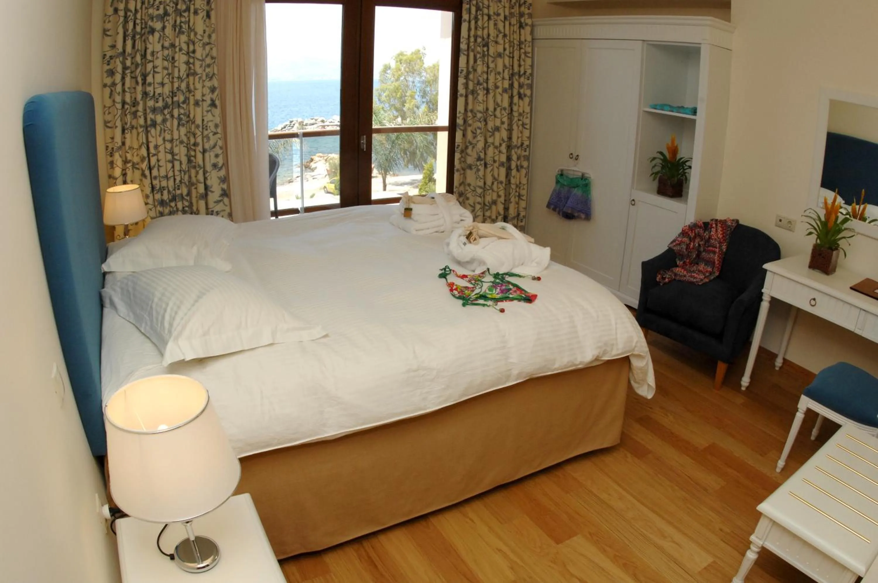 Bed in Valis Resort Hotel