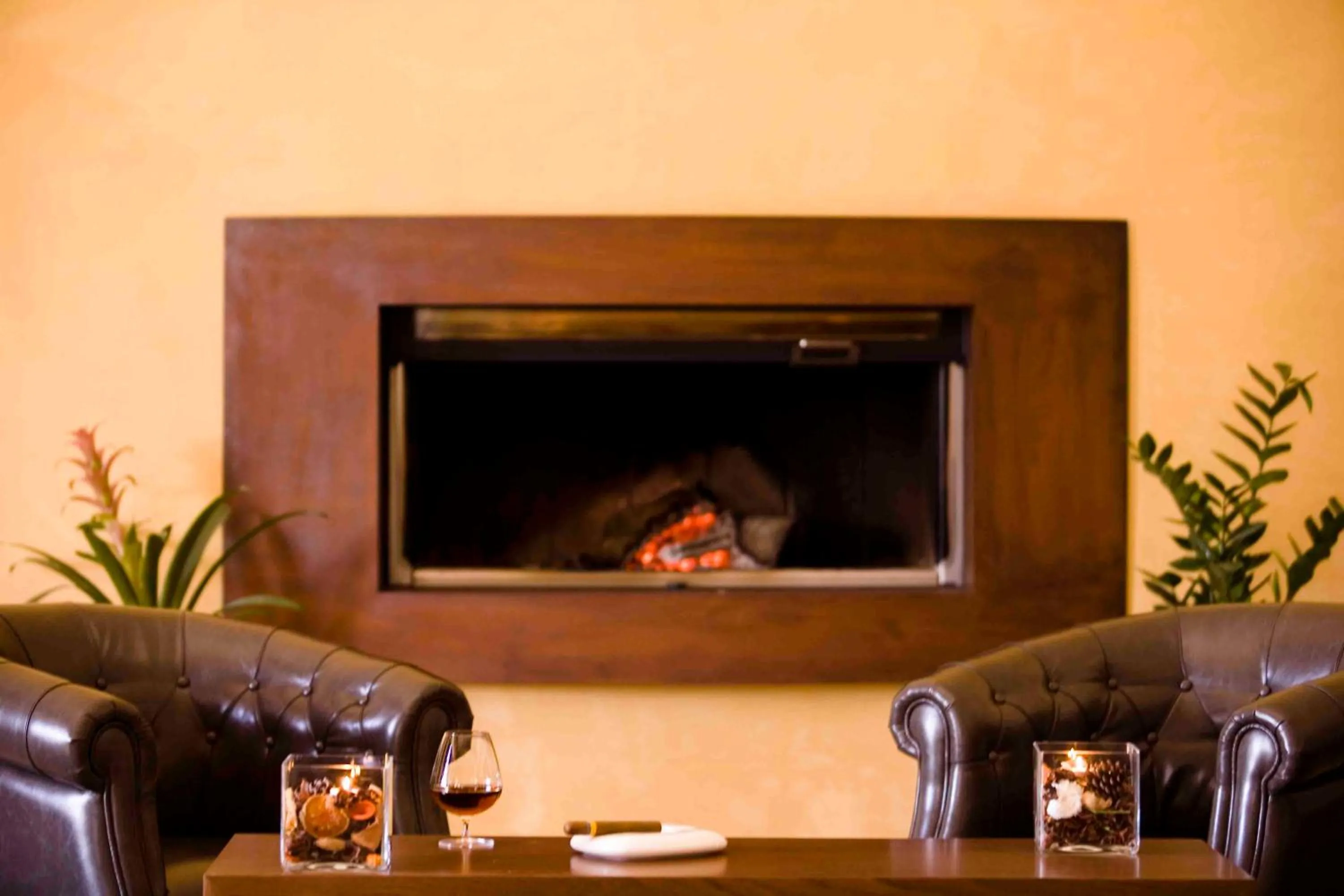 Communal lounge/ TV room in Valis Resort Hotel