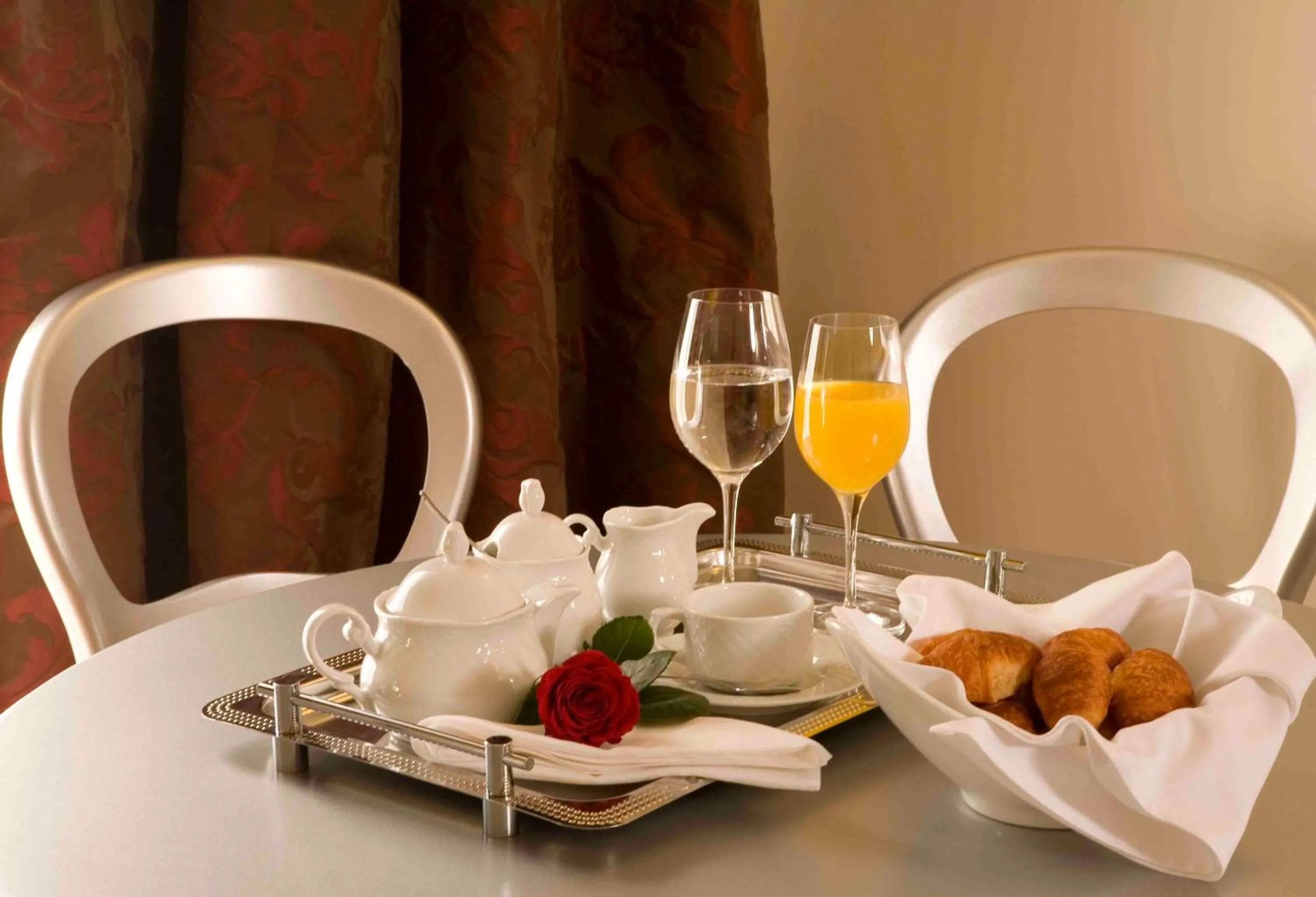 Food and drinks in Valis Resort Hotel