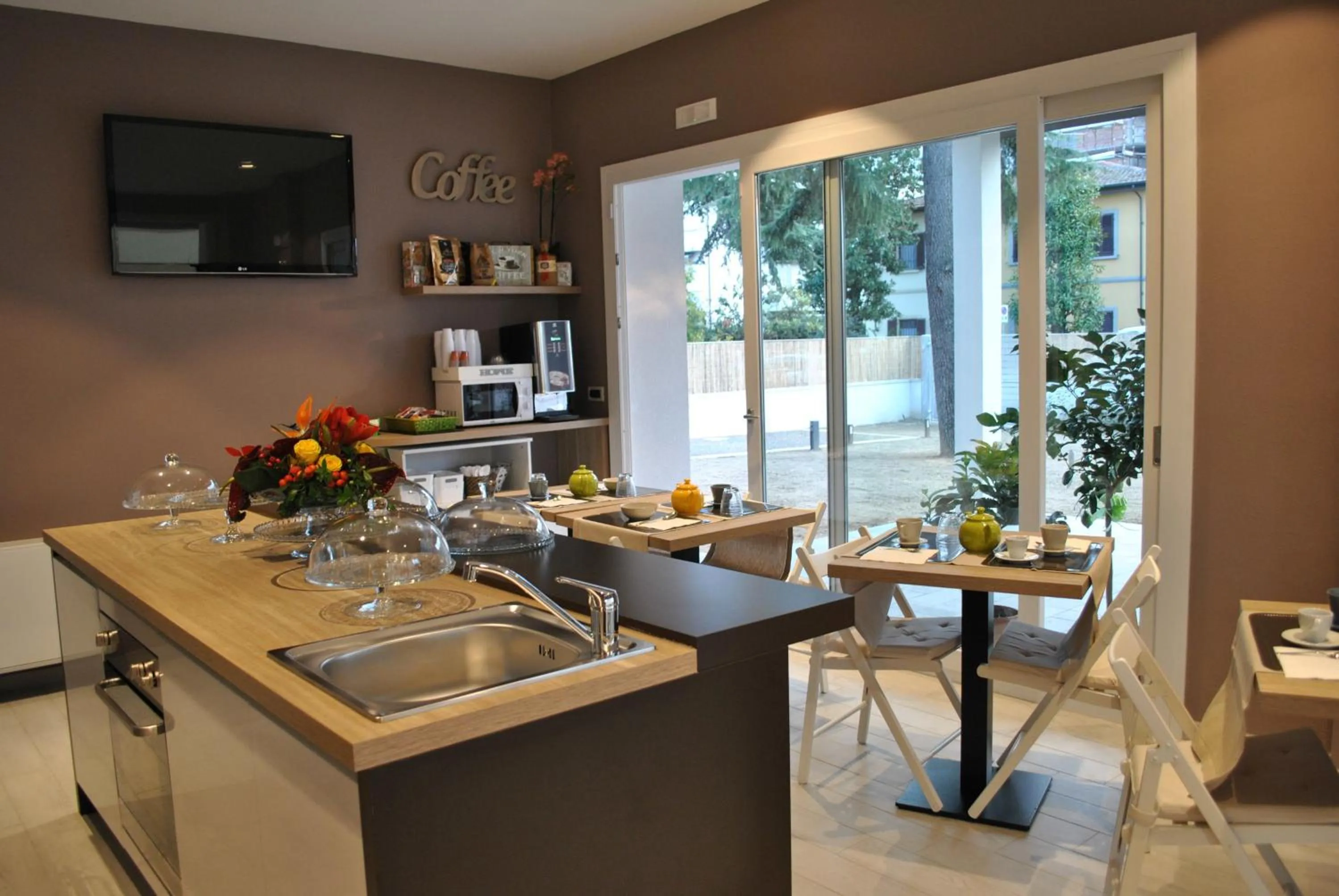 Communal lounge/ TV room in Anda e Rianda