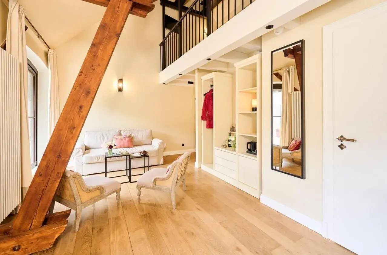 Gallery Double Room in Burg Reichenstein Gallery Double Room in Burg Reichenstein