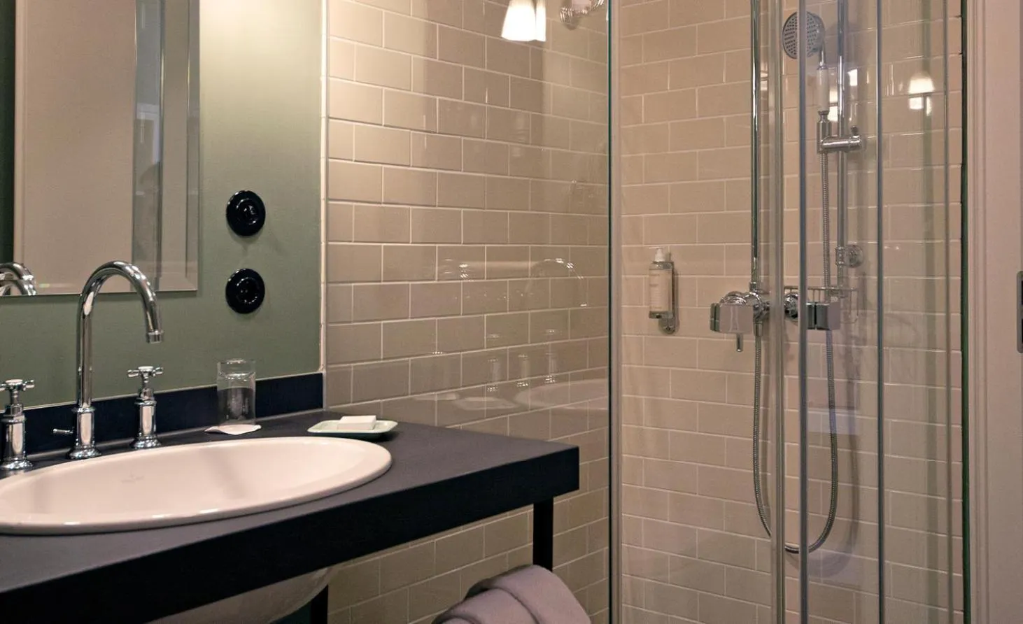 Shower in Burg Reichenstein