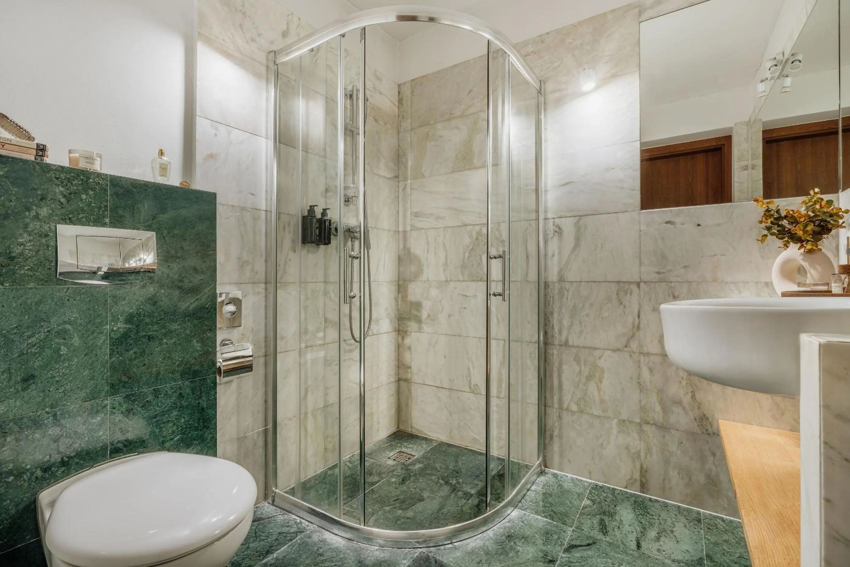 Shower in Grottger Luxury Boutique Hotel City