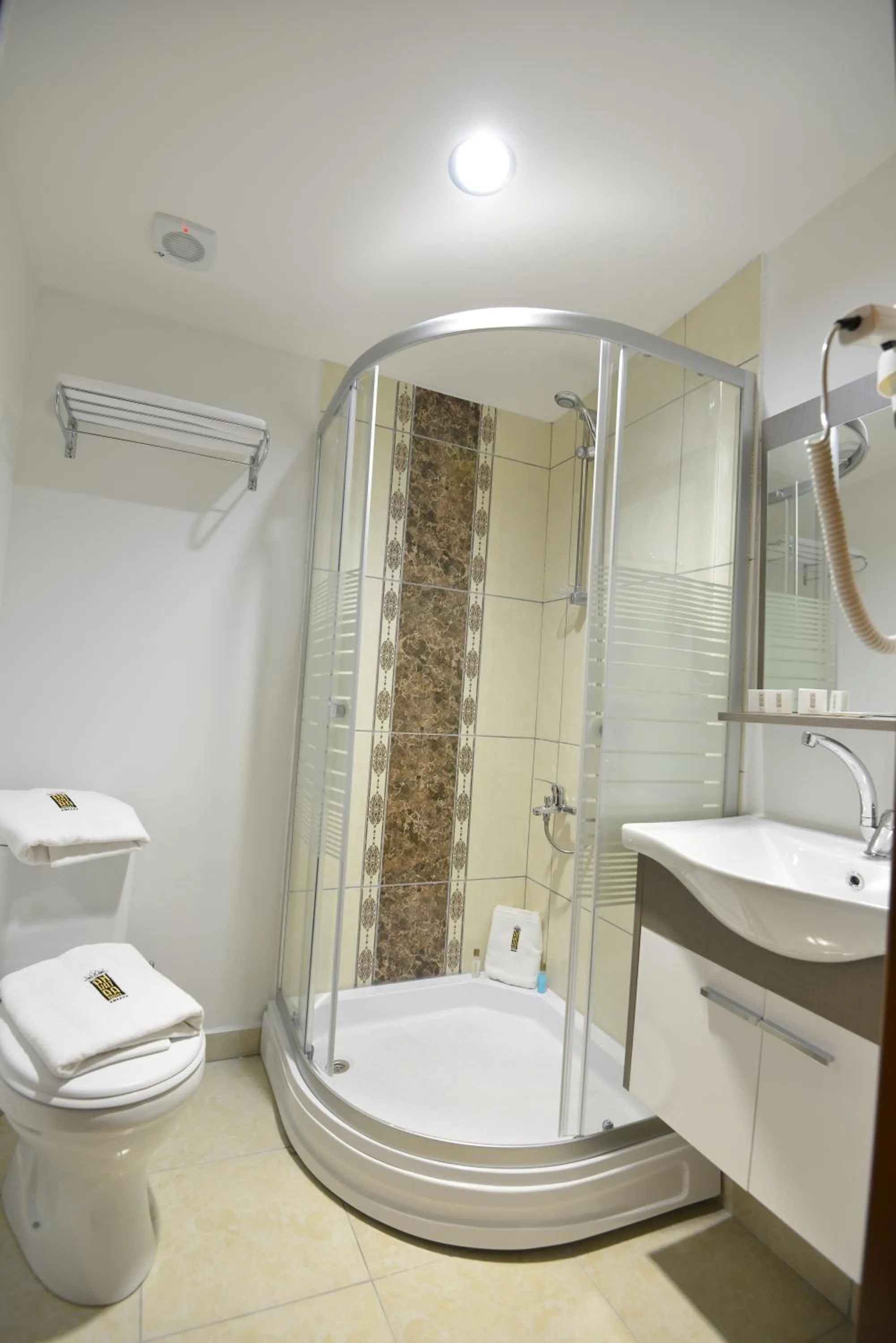 Shower in Hotel Ankatra