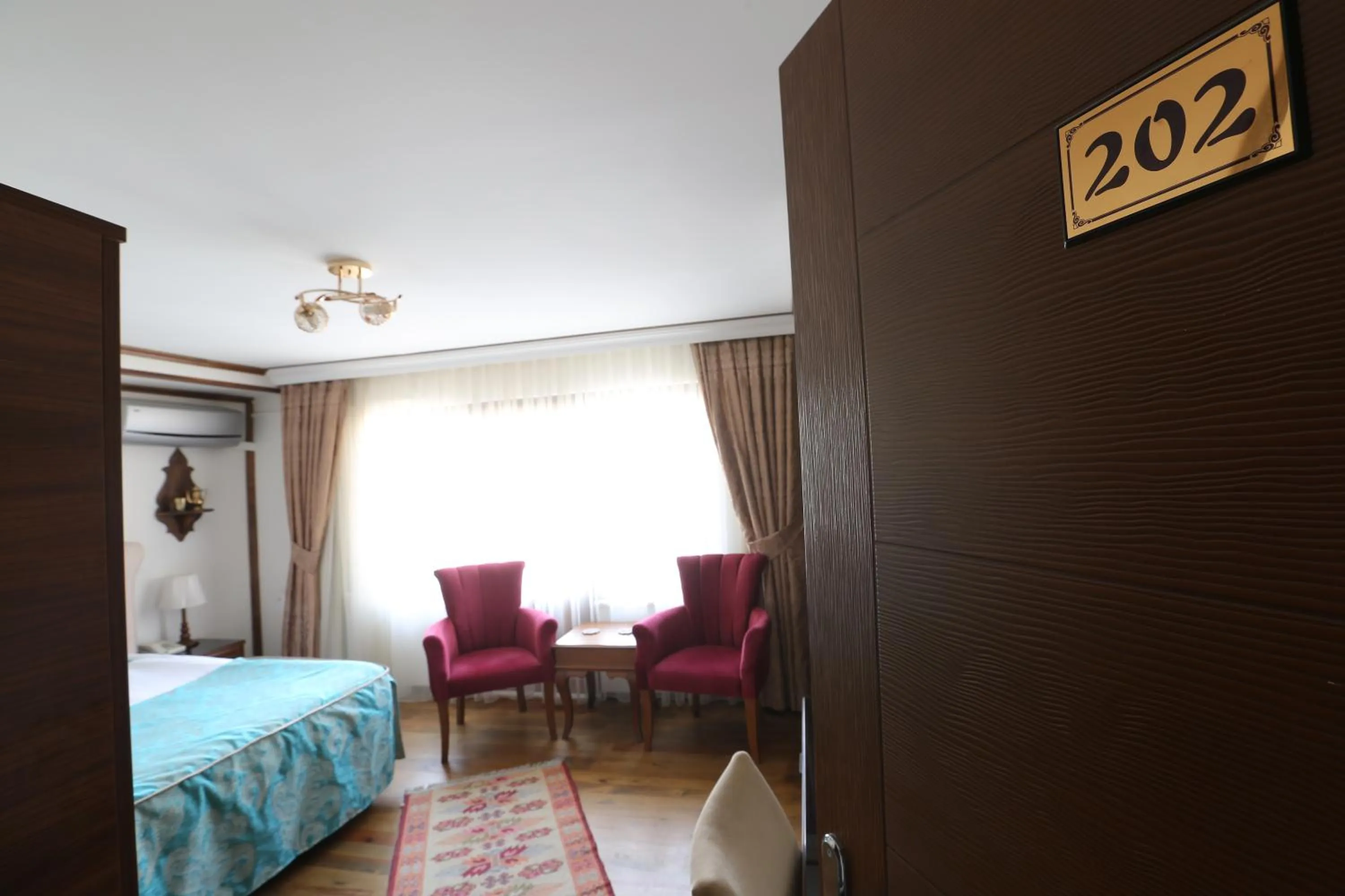 Shower, Bed in Hotel Ankatra