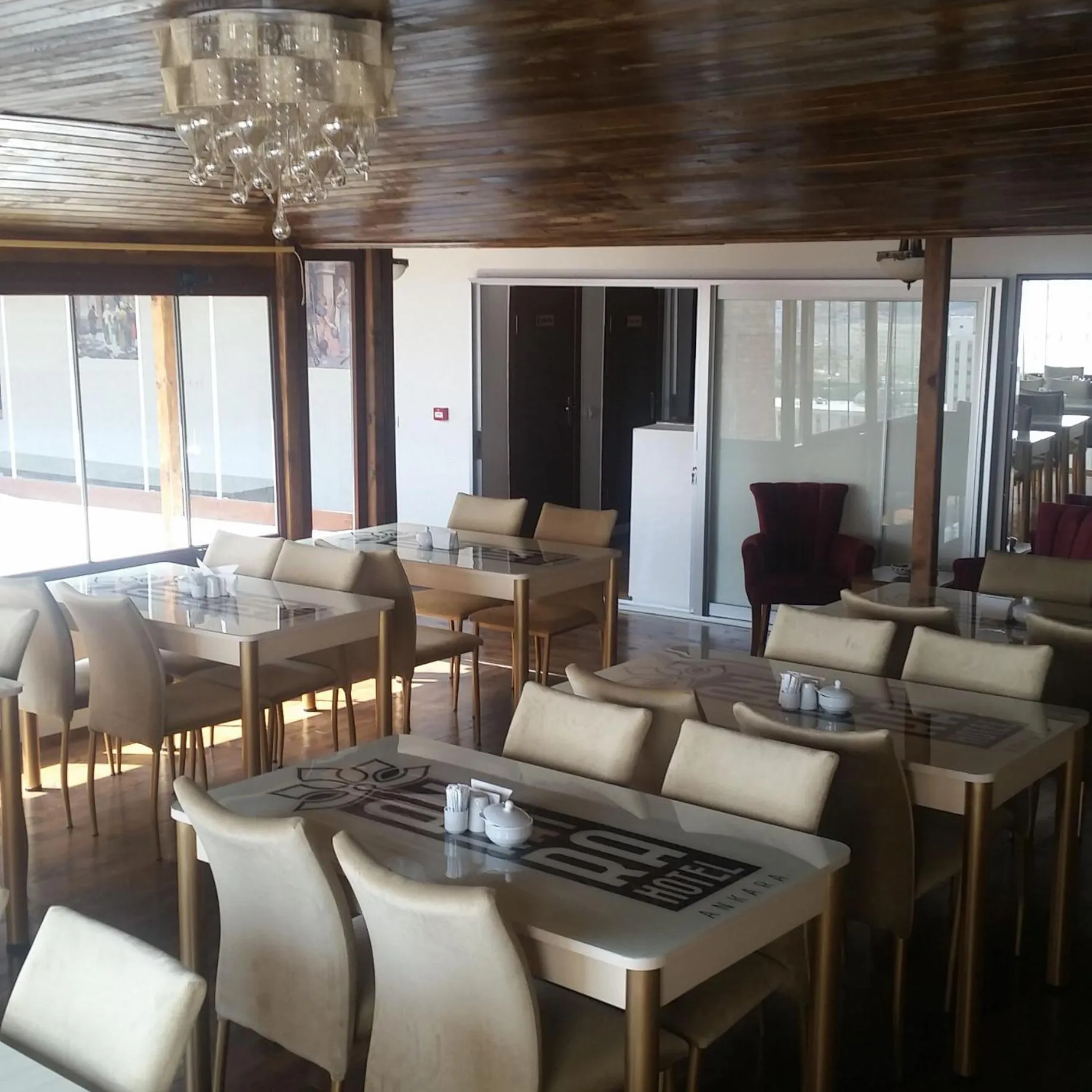 Dining area in Hotel Ankatra