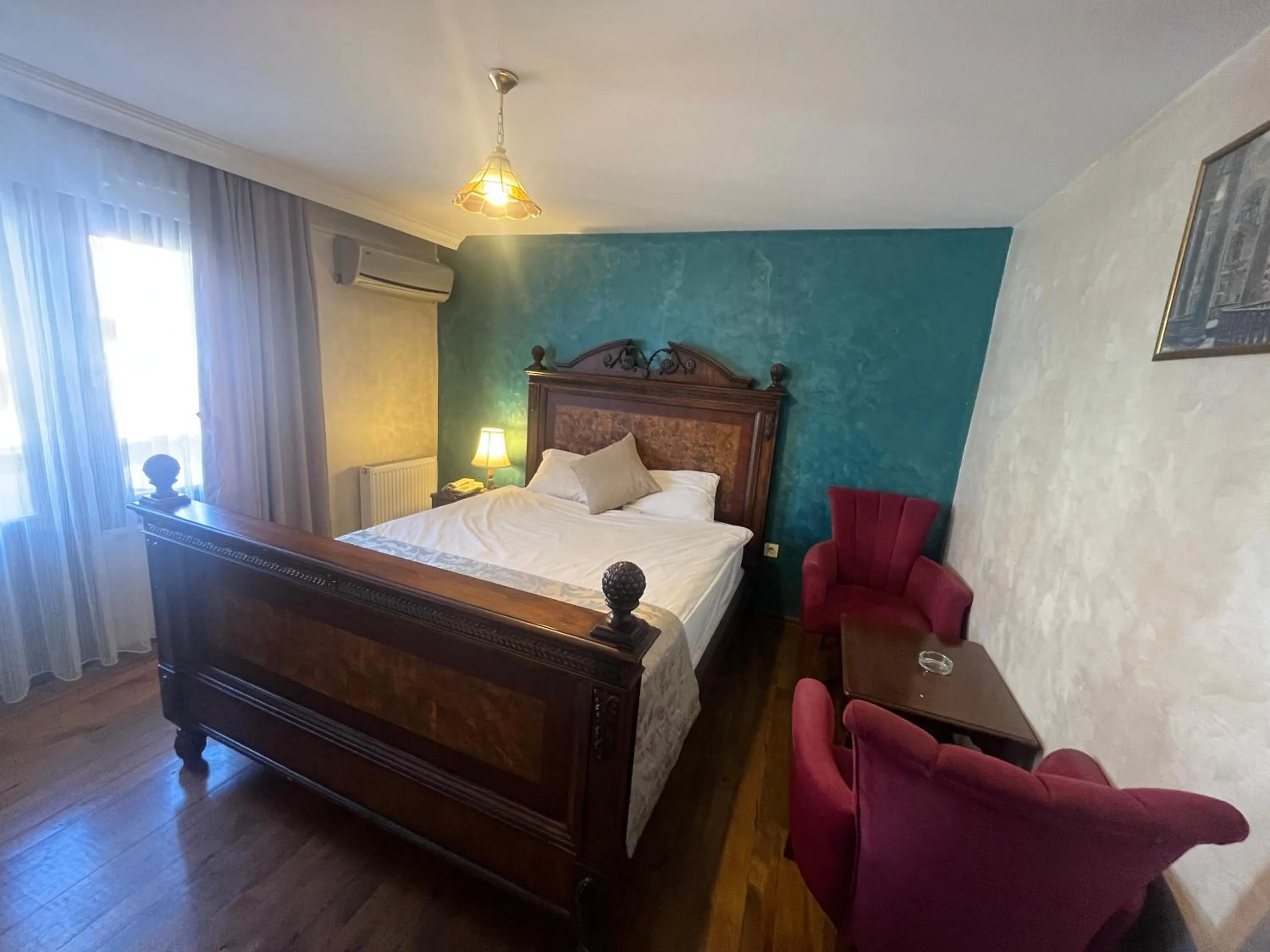 Seating area, Bed in Hotel Ankatra