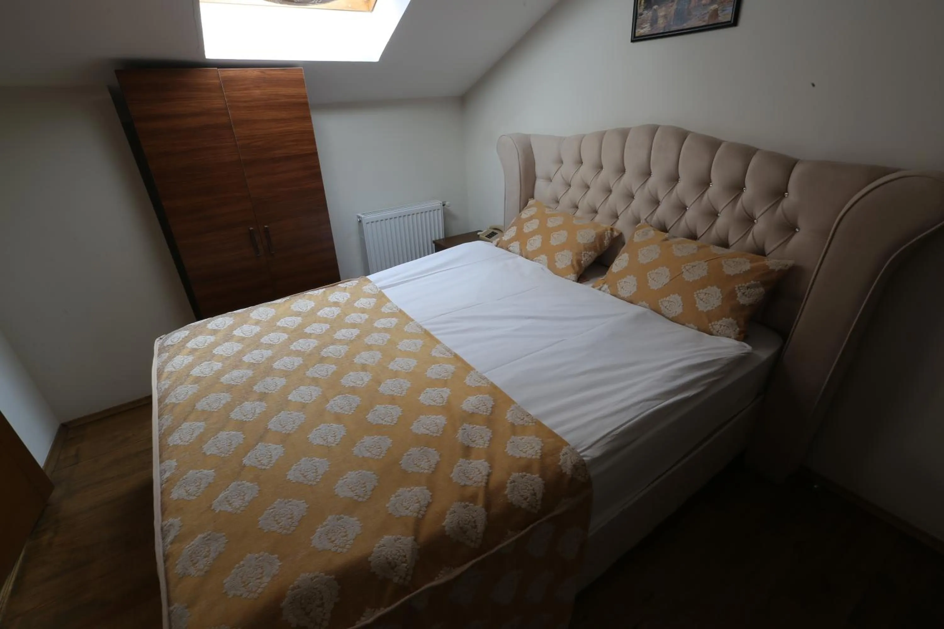 Communal lounge/ TV room, Bed in Hotel Ankatra