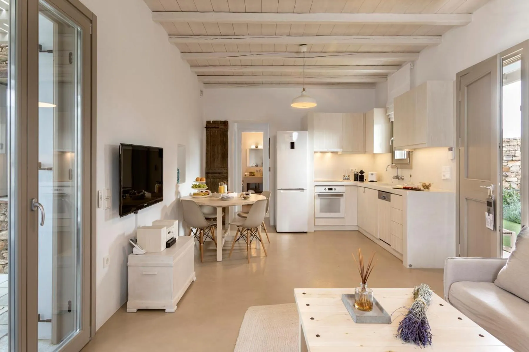 White Tinos Luxury Suites