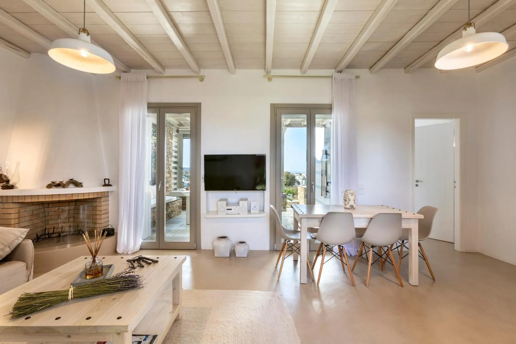 White Tinos Luxury Suites