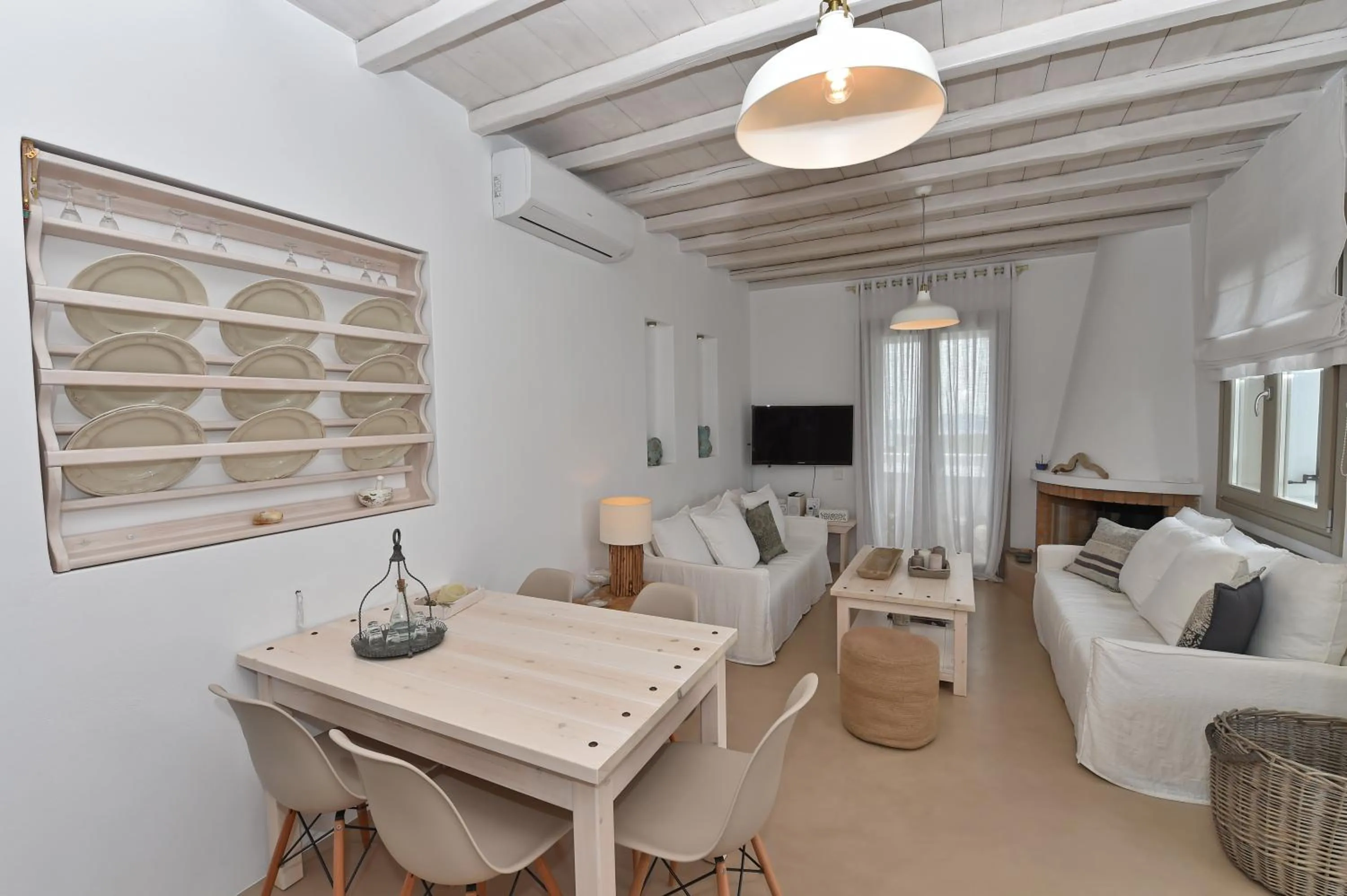 TV and multimedia in White Tinos Luxury Suites