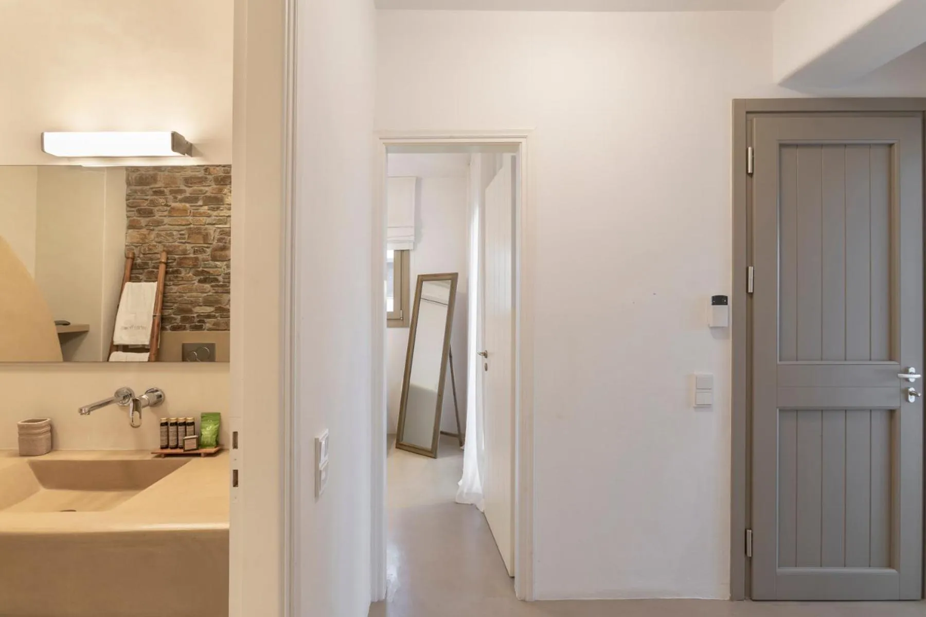 White Tinos Luxury Suites