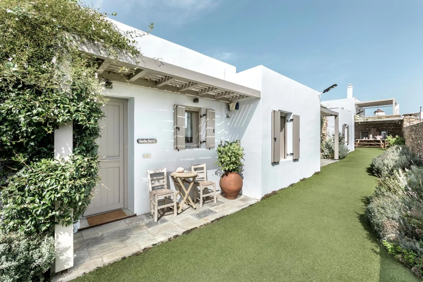 White Tinos Luxury Suites