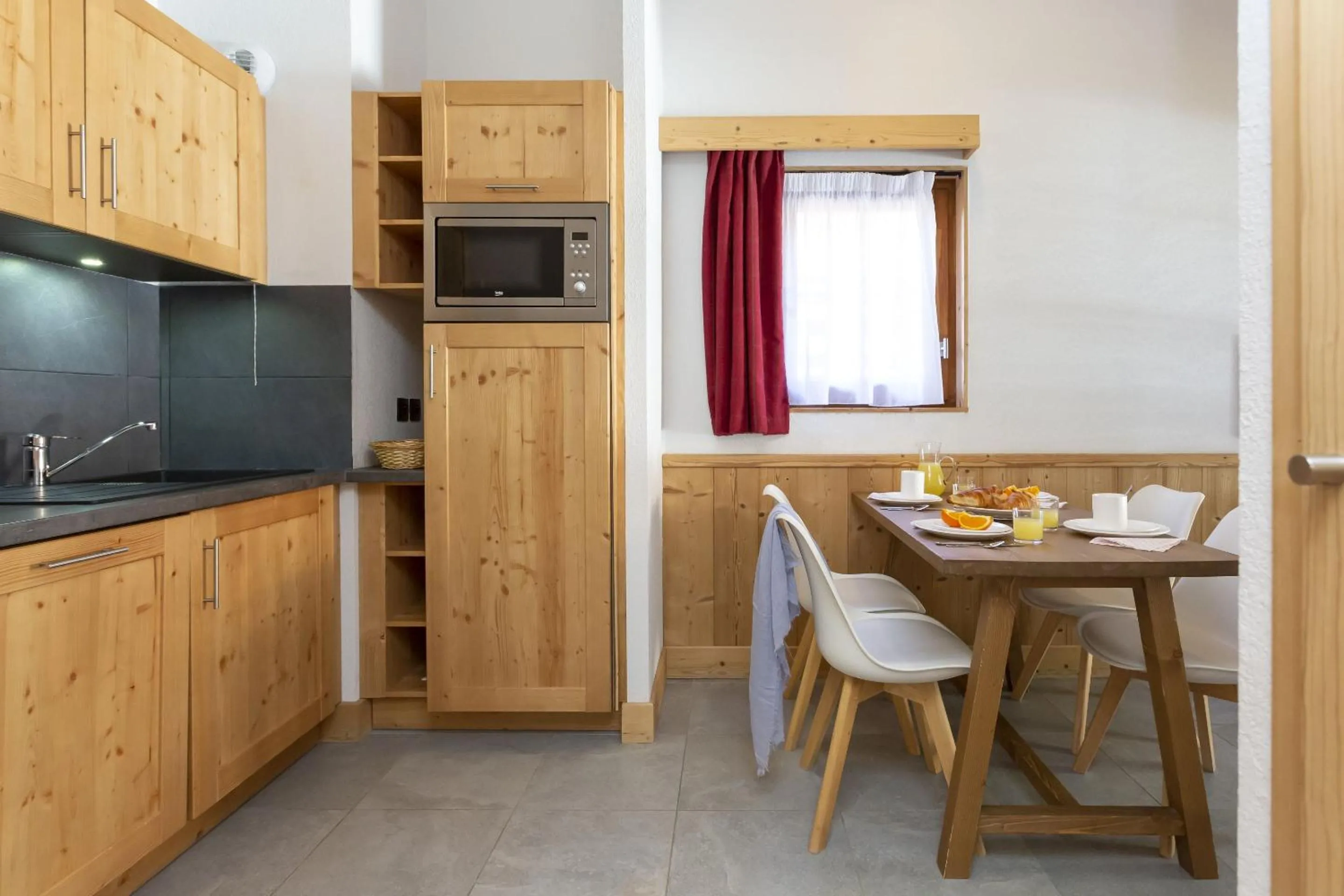 Dining area in Résidence Odalys Les Fermes de Châtel