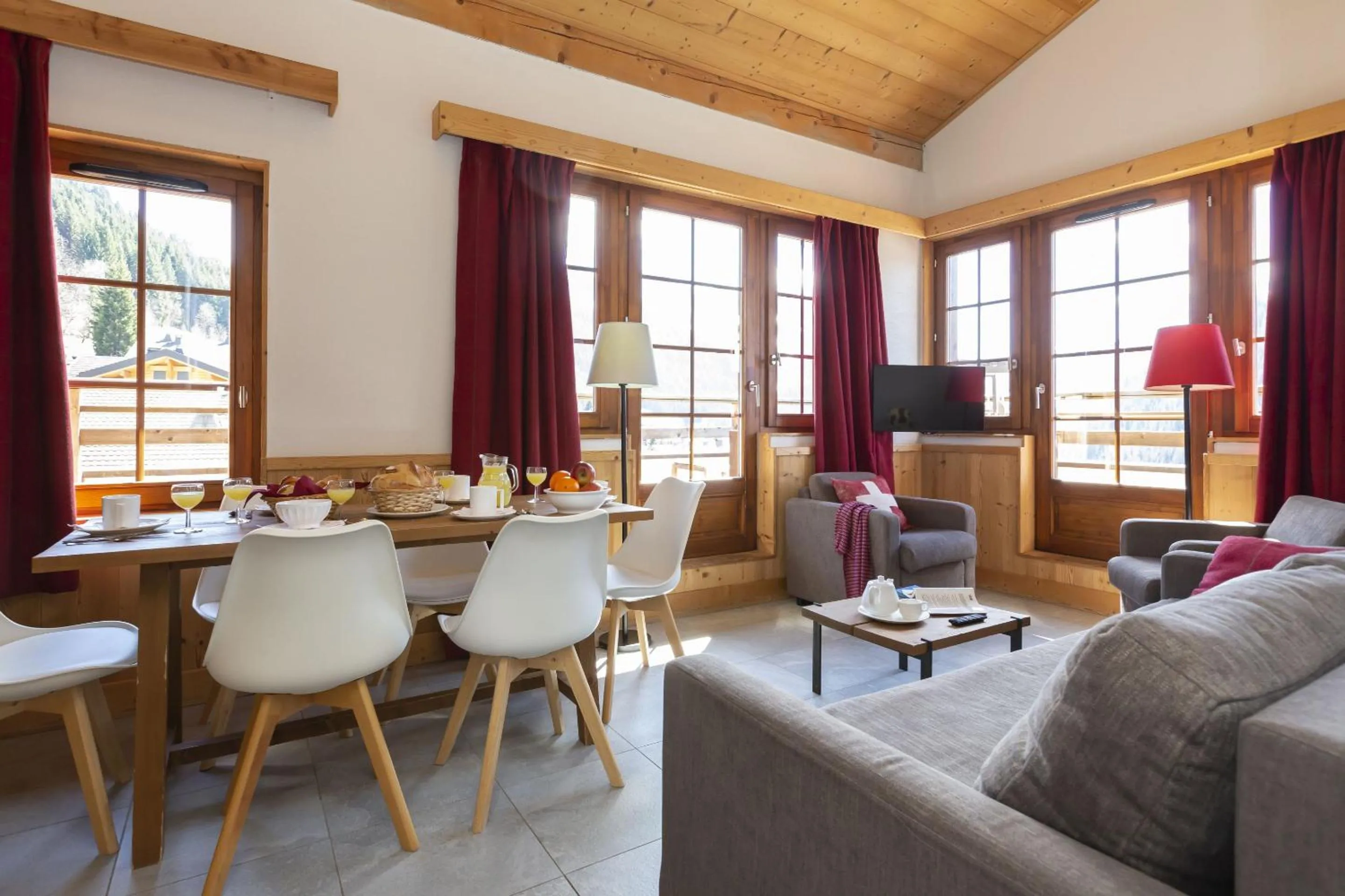 Dining area in Résidence Odalys Les Fermes de Châtel