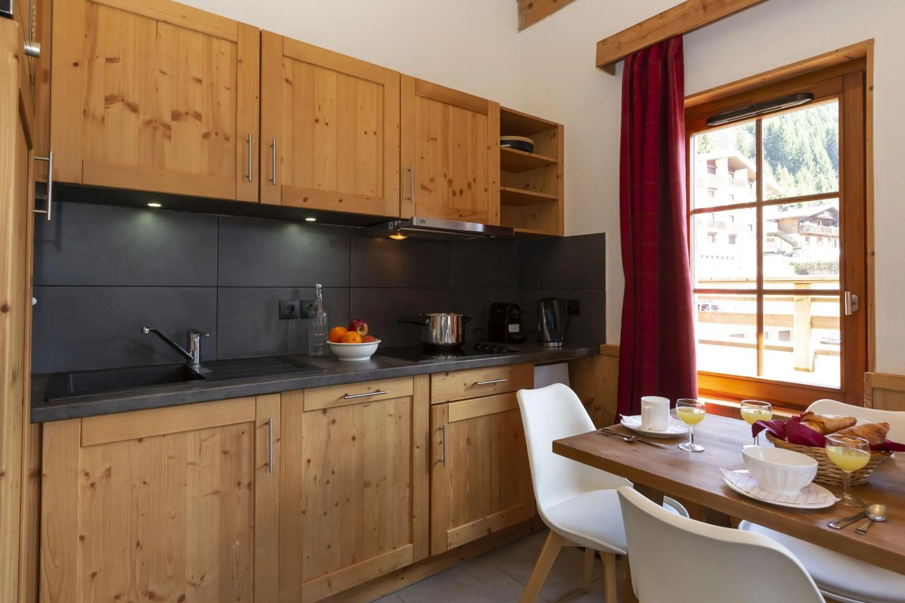 Kitchen or kitchenette in Résidence Odalys Les Fermes de Châtel