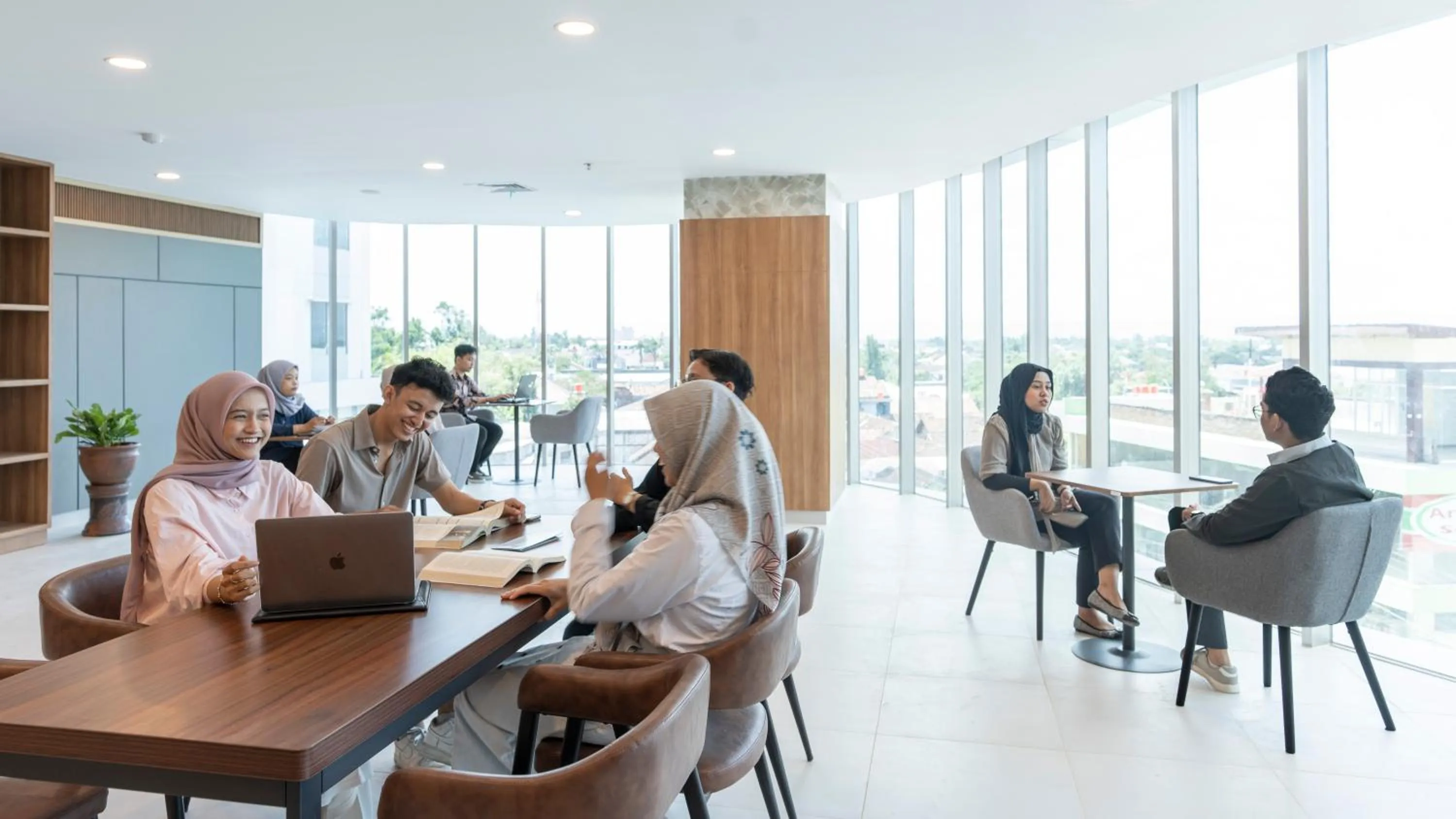 University Hotel UMY